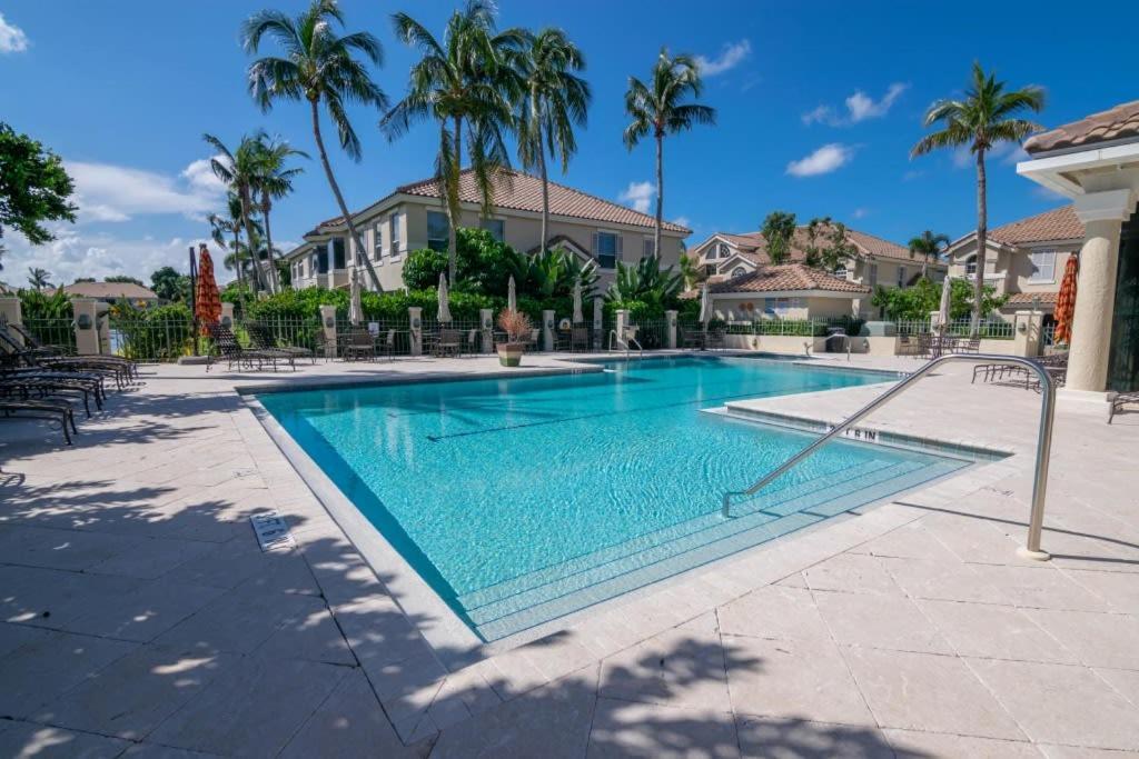 Walk To The And Venetian Village From Luxury Coach *