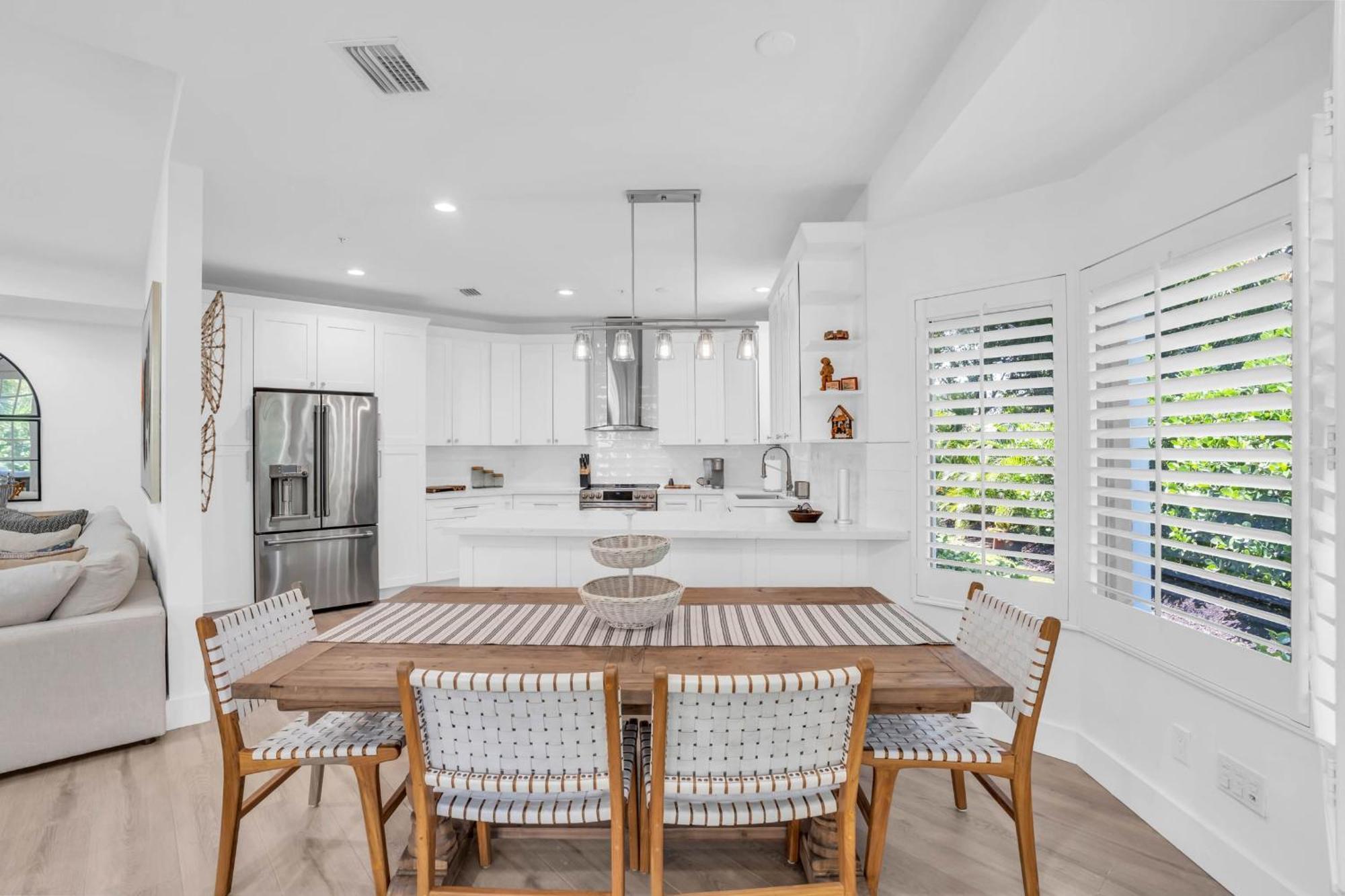 Walk To The And Venetian Village From Luxury Coach Holiday home *