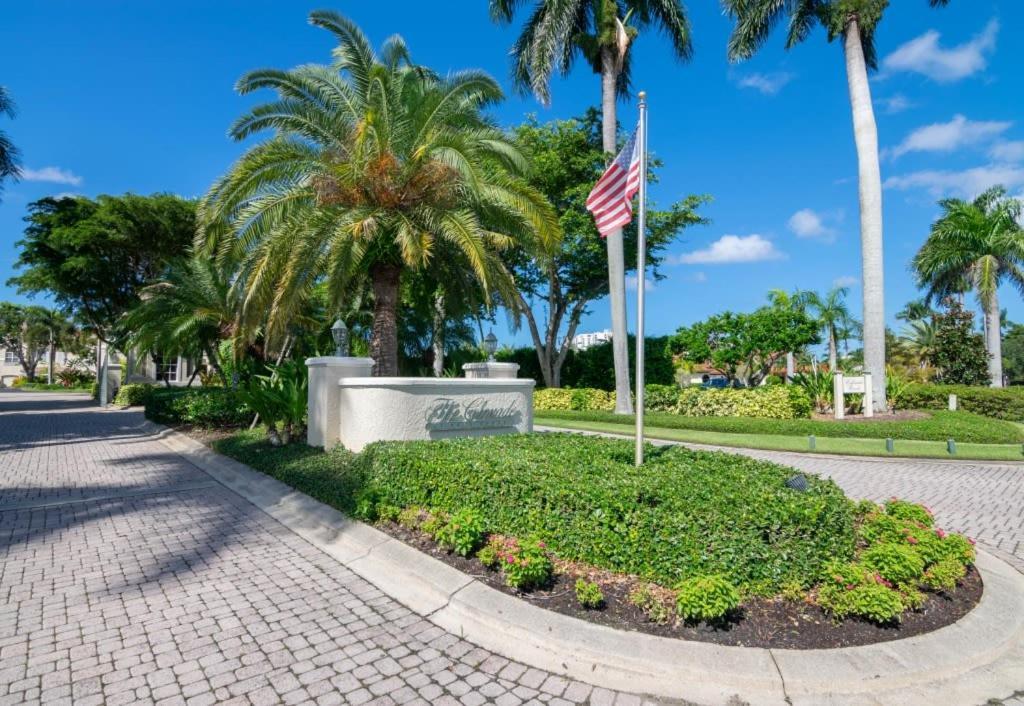 Walk To The And Venetian Village From Luxury Coach