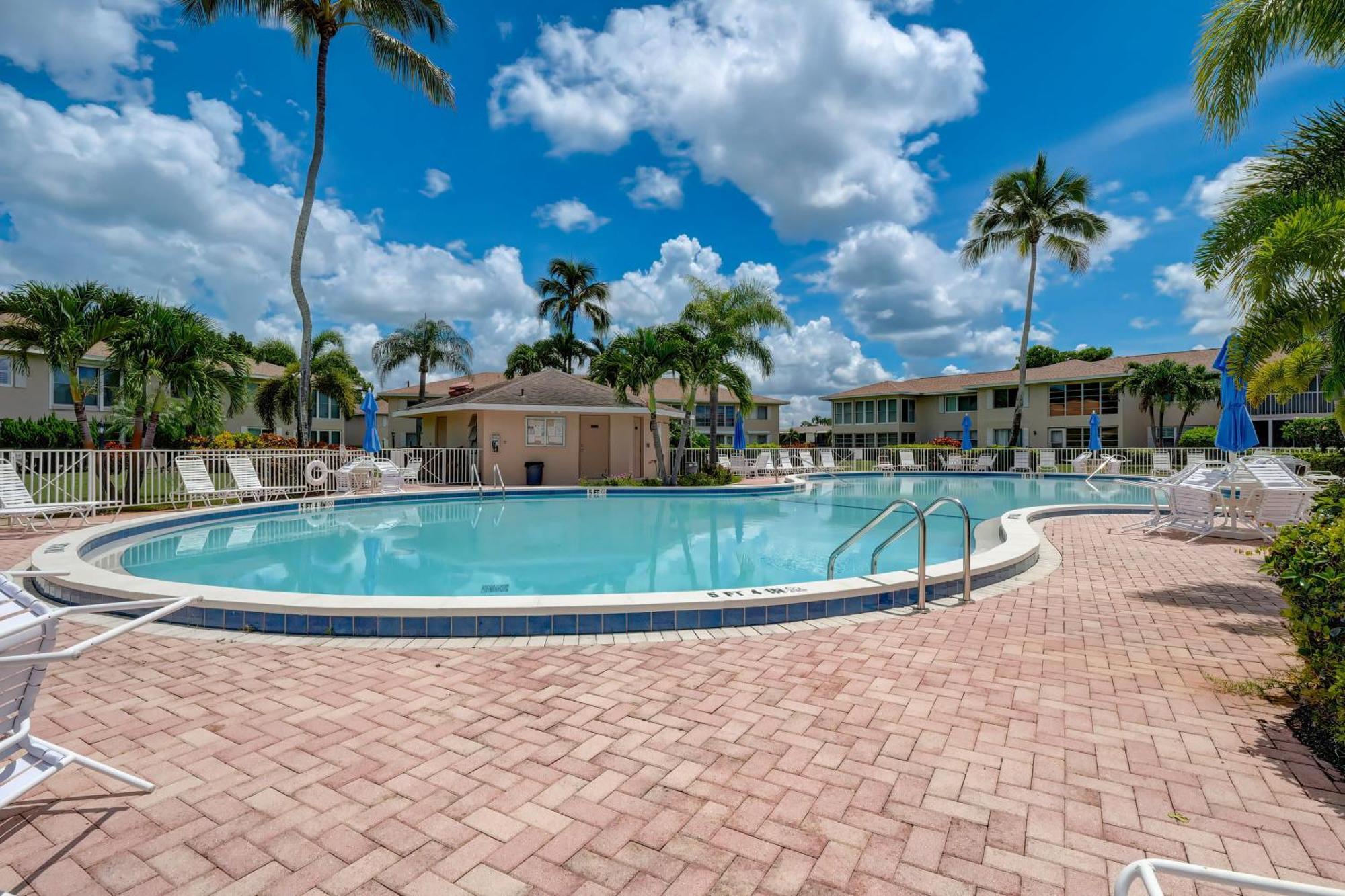 Holiday home Second Floor In Sunrise Of The With Wonderful Community Pool View Naples
