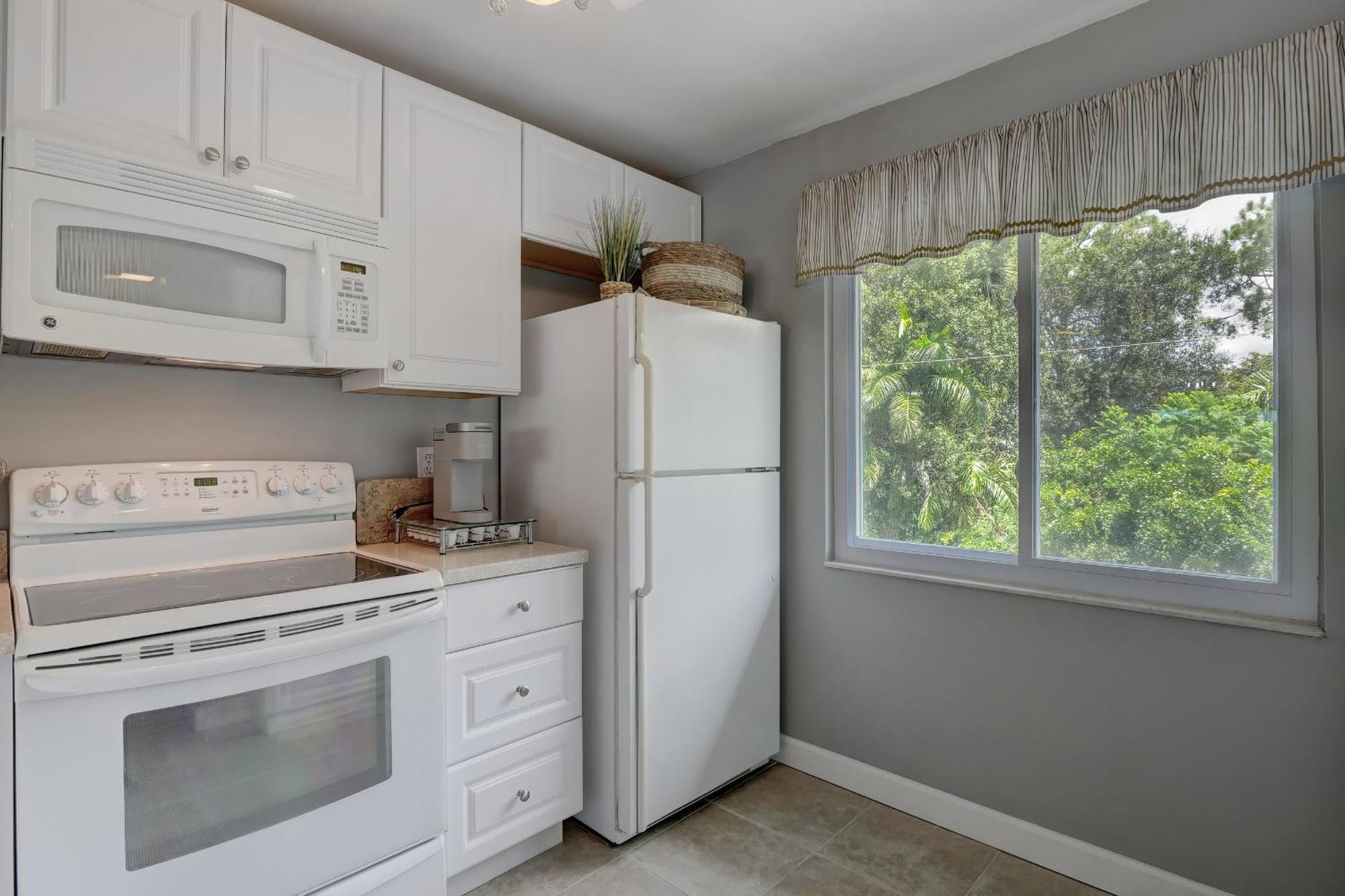 Holiday home Second Floor In Sunrise Of The With Wonderful Community Pool View Naples