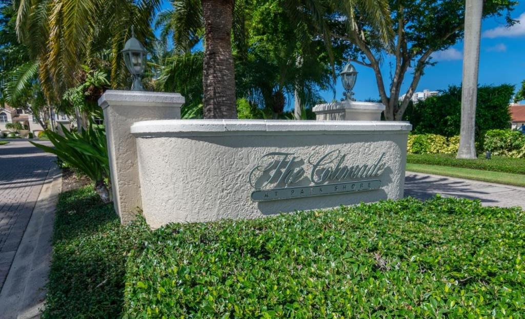 Holiday home Walk To The And Venetian Village From Luxury Coach
