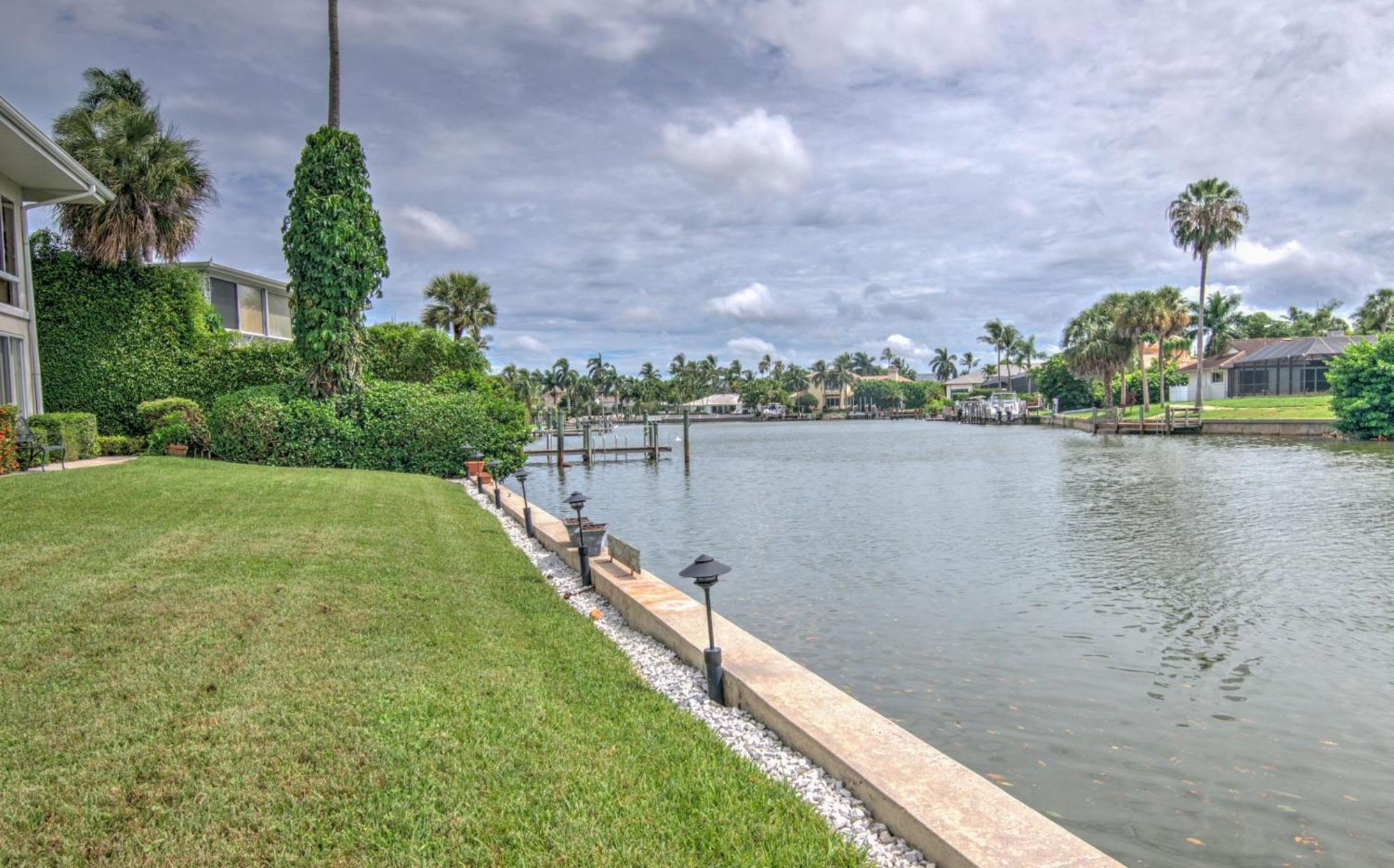Walk To Lowdermilk From Amazing & Cute With Back Bay Views Naples