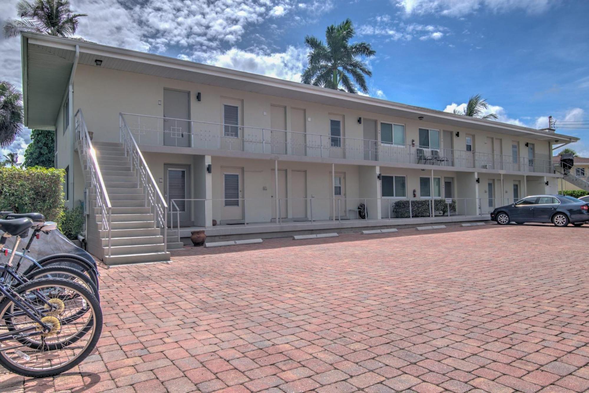 Walk To Lowdermilk From Amazing & Cute With Back Bay Views Holiday home *