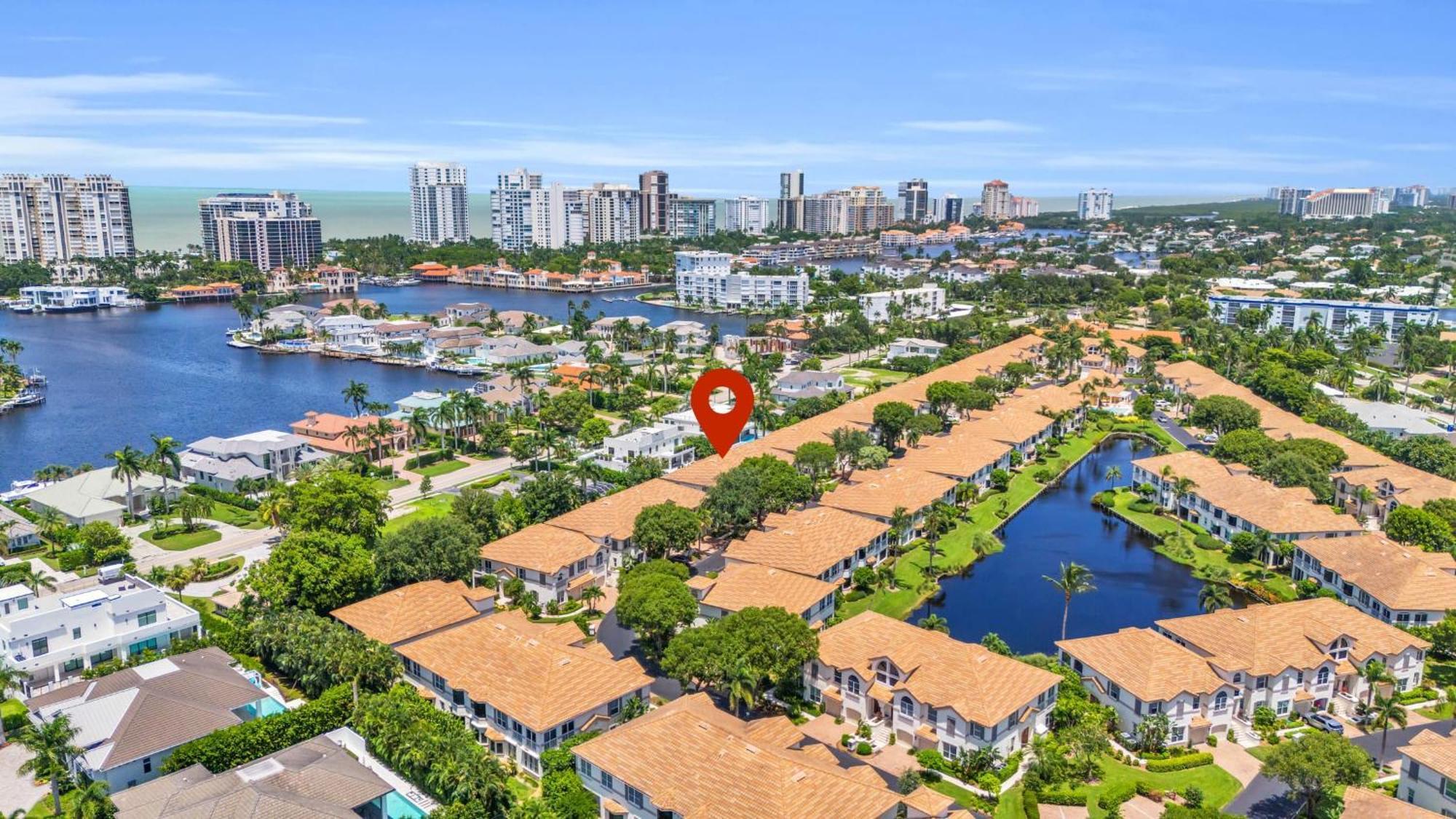 Holiday home Walk To The And Venetian Village From Luxury Coach