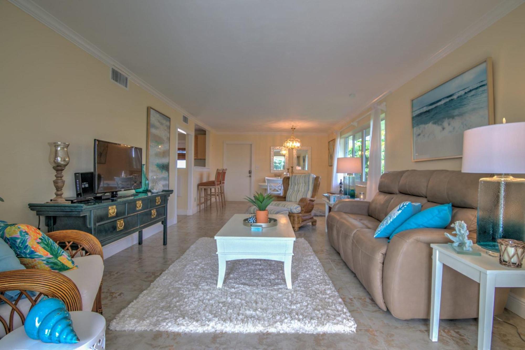 Holiday home Walk To Lowdermilk From Amazing & Cute With Back Bay Views