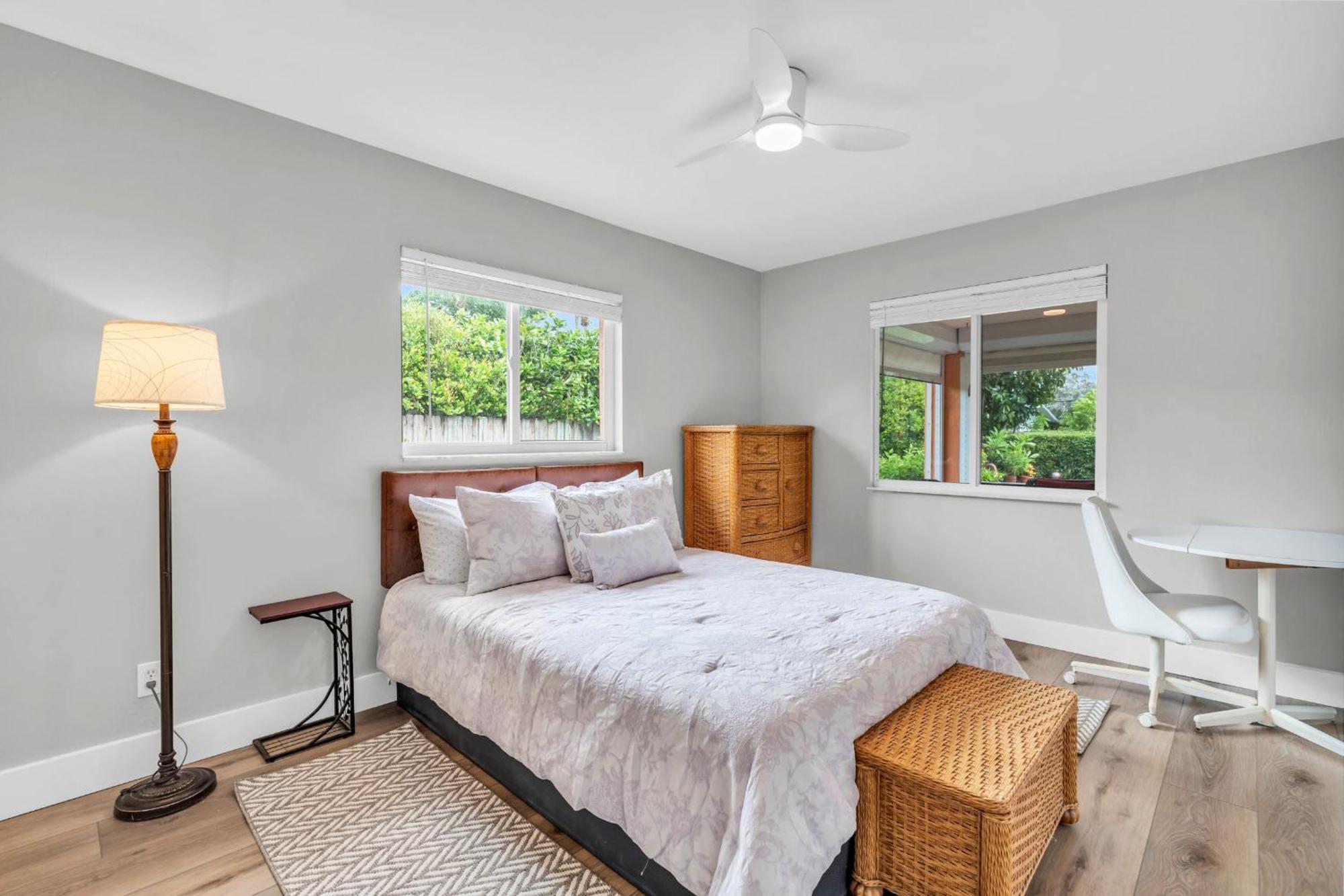 4 Miles To And Walk To Shops Holiday home Naples