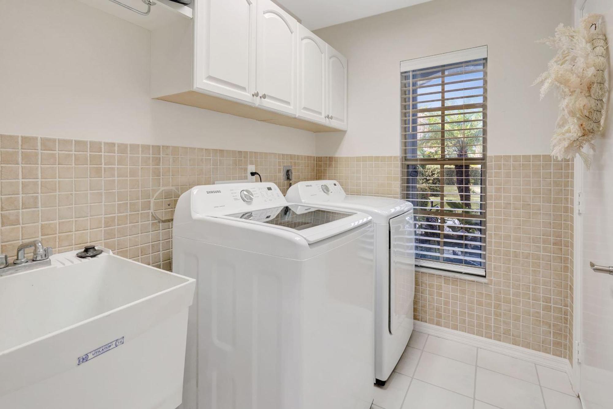 Live Like A Local Charming Pool In Berkshire Lakes