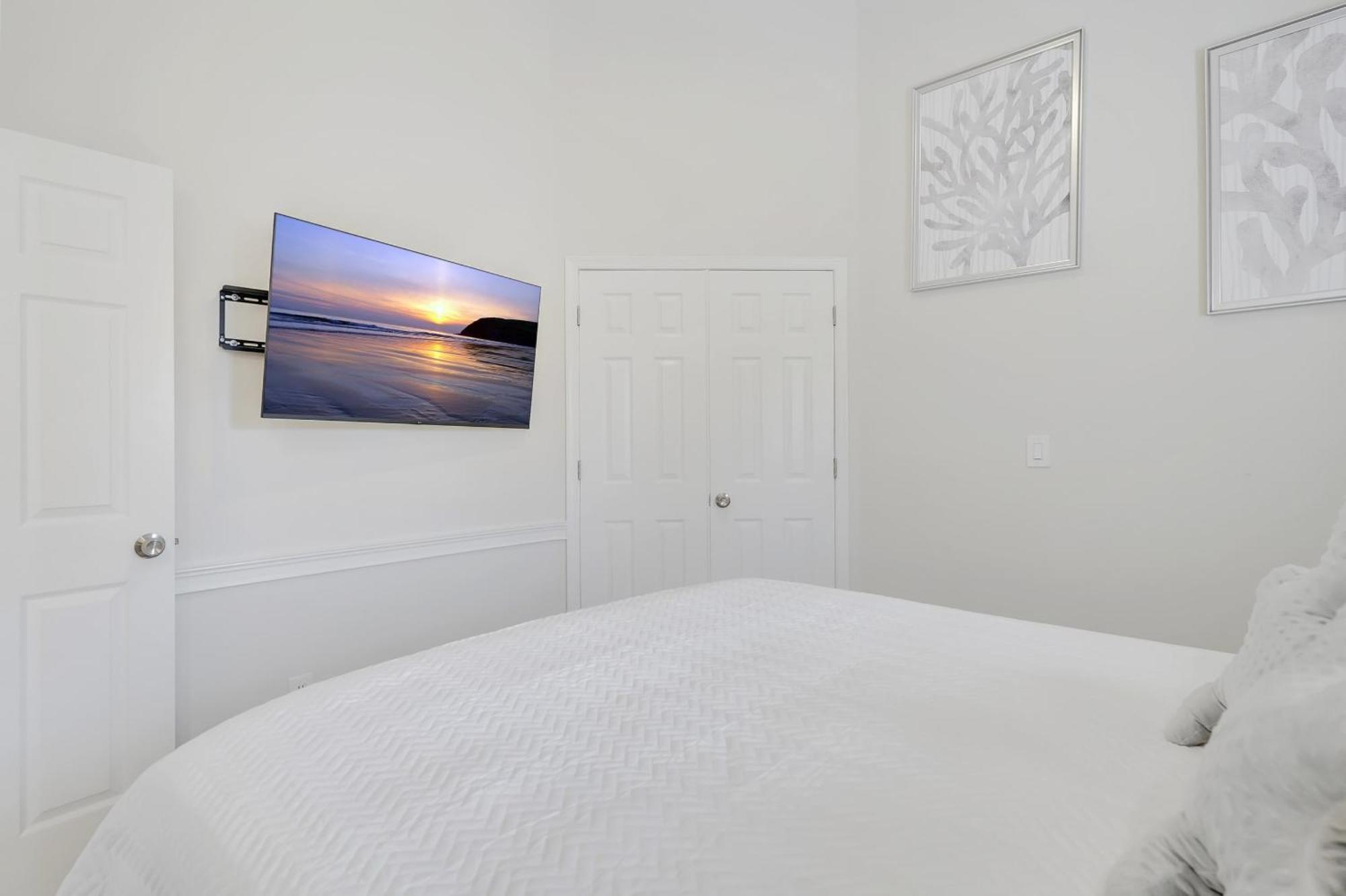 Live Like A Local Charming Pool In Berkshire Lakes Holiday home *