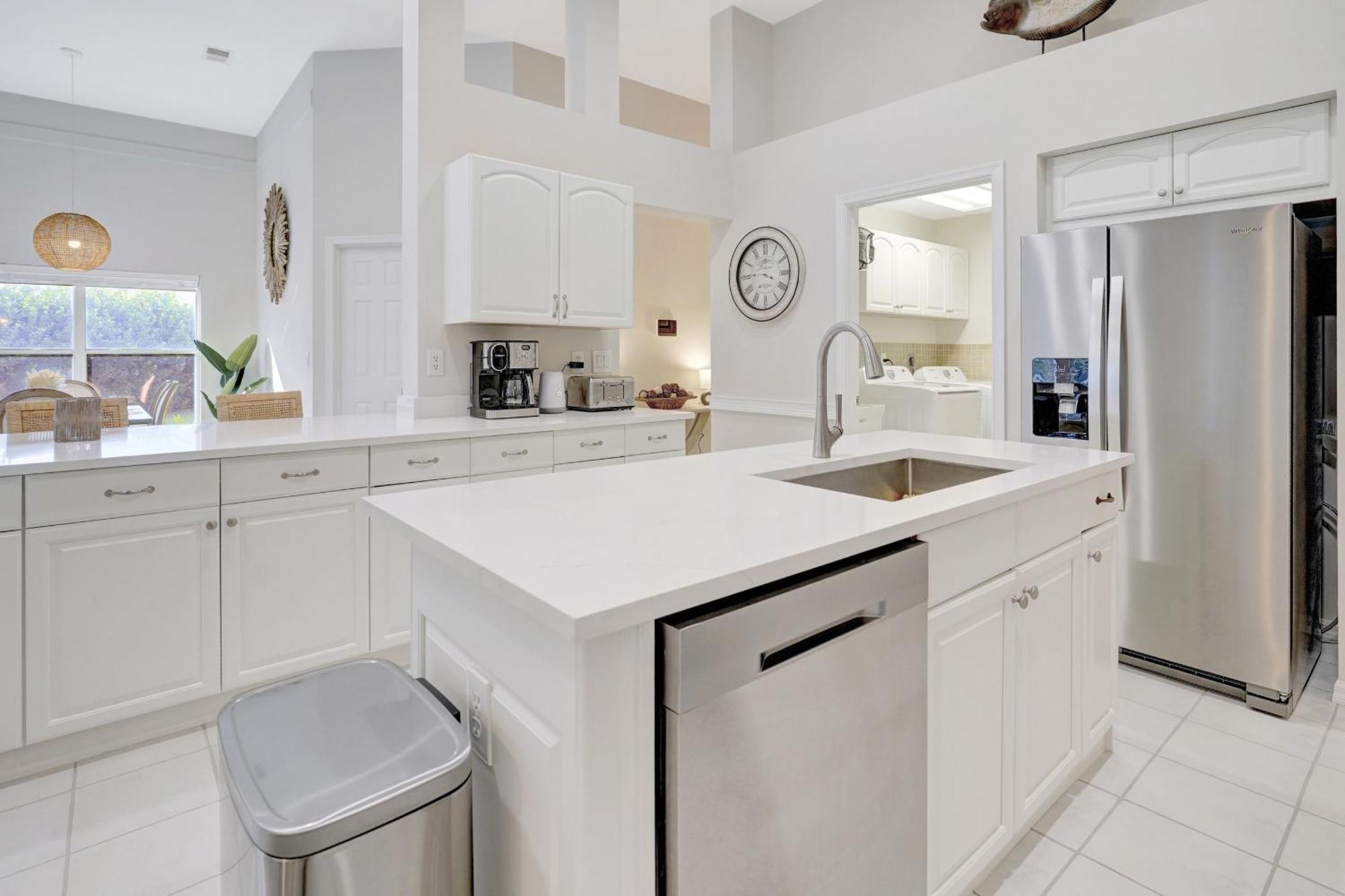 Live Like A Local Charming Pool In Berkshire Lakes Naples