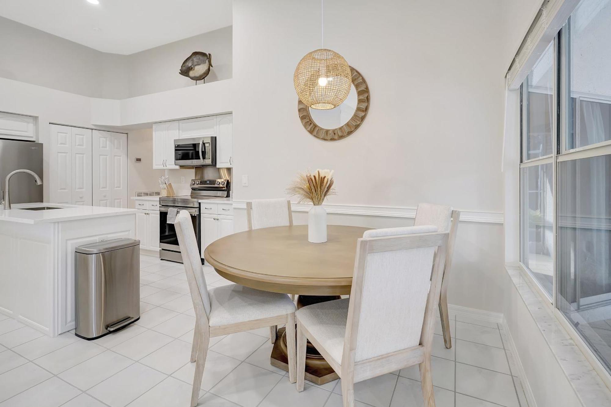 Live Like A Local Charming Pool In Berkshire Lakes