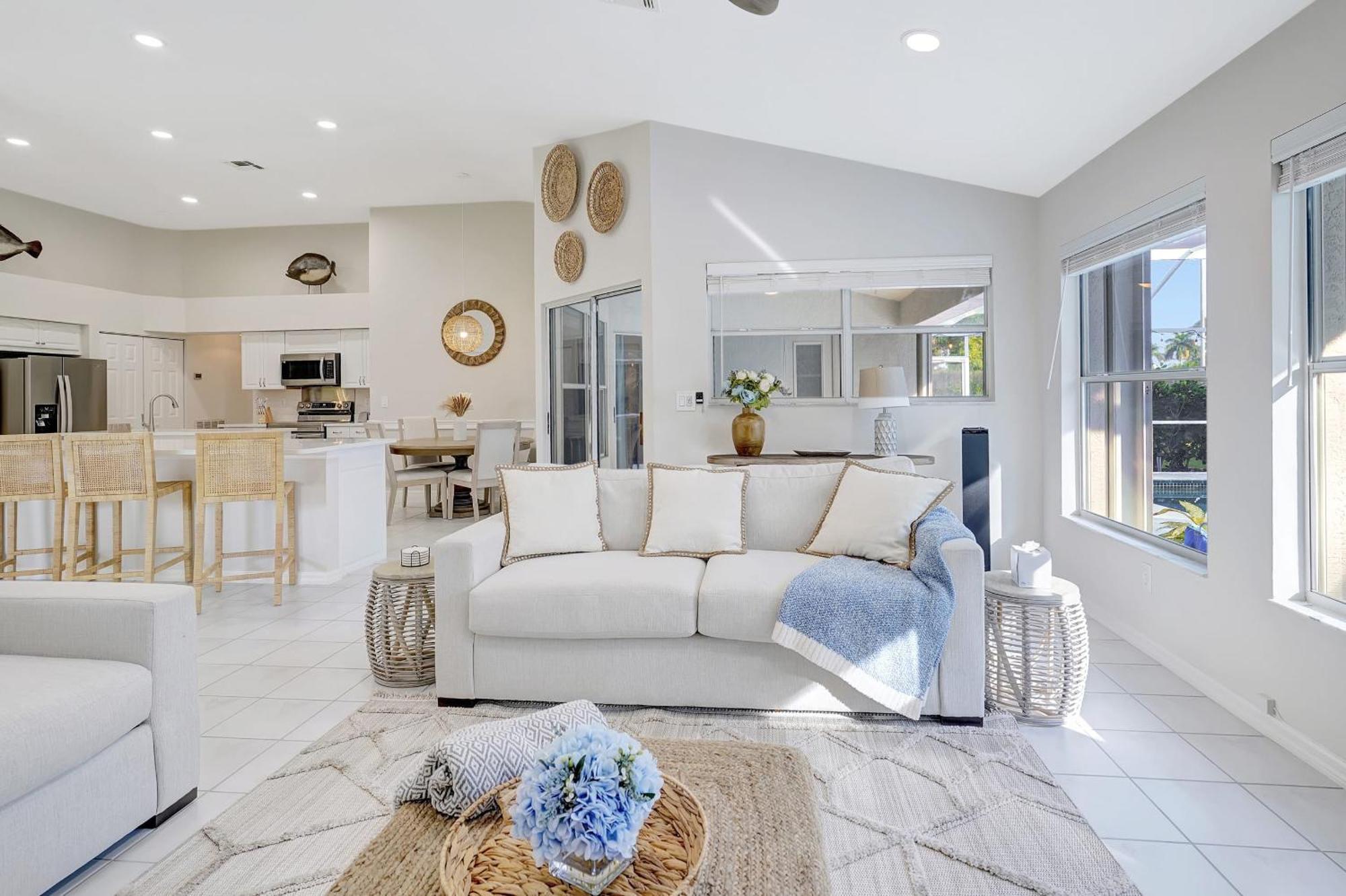 Live Like A Local Charming Pool In Berkshire Lakes Holiday home