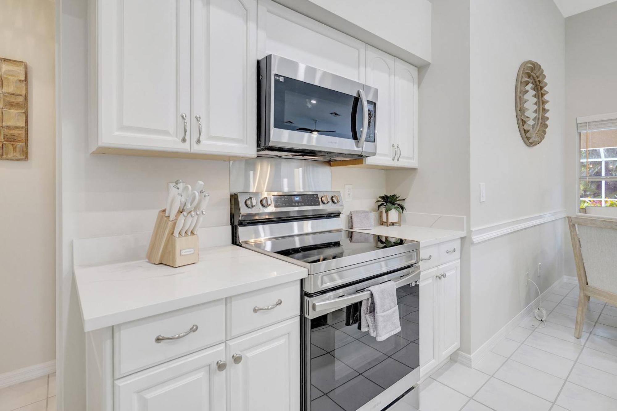 Live Like A Local Charming Pool In Berkshire Lakes Holiday home Naples