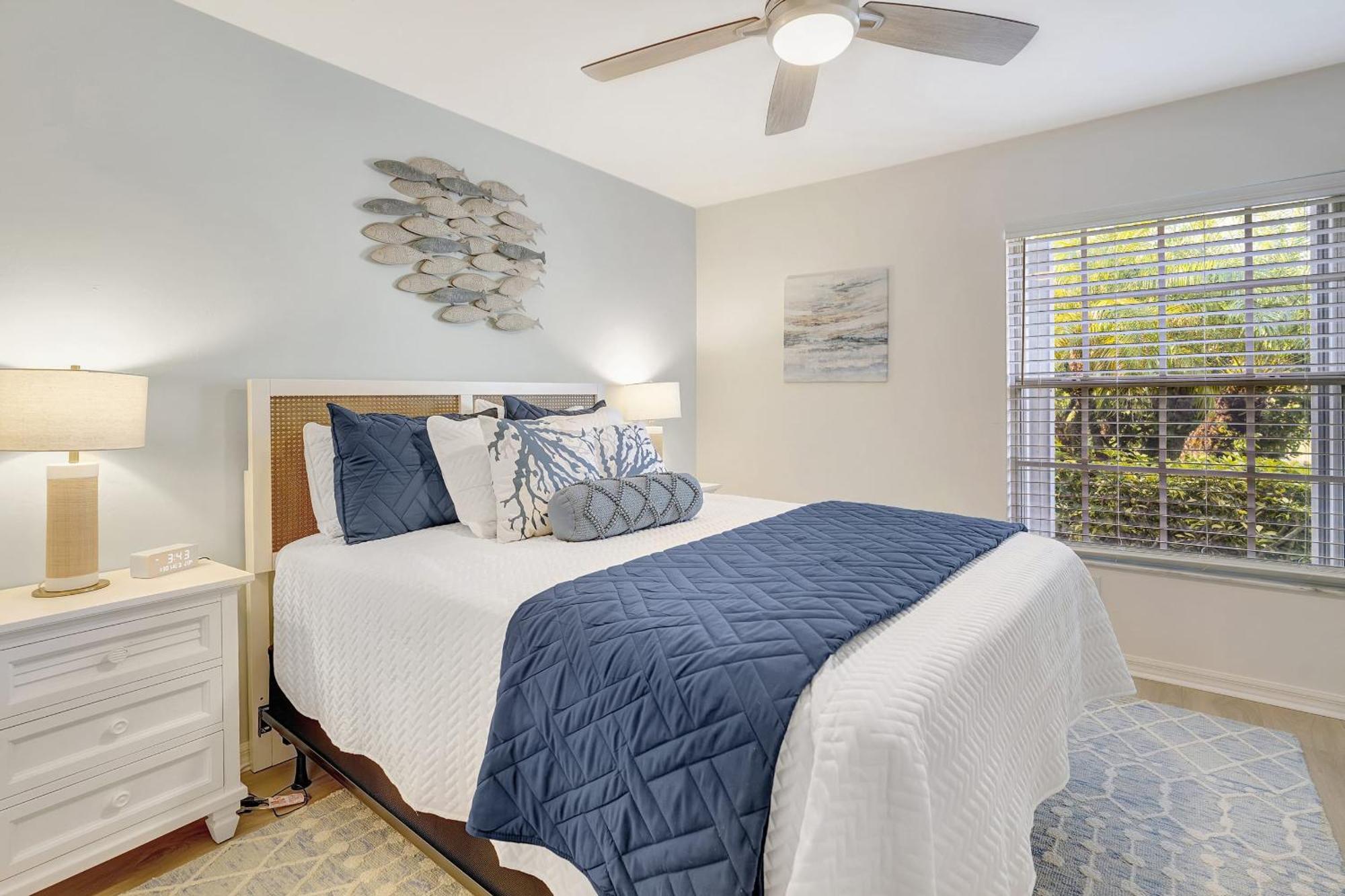 Live Like A Local Charming Pool In Berkshire Lakes Holiday home Naples