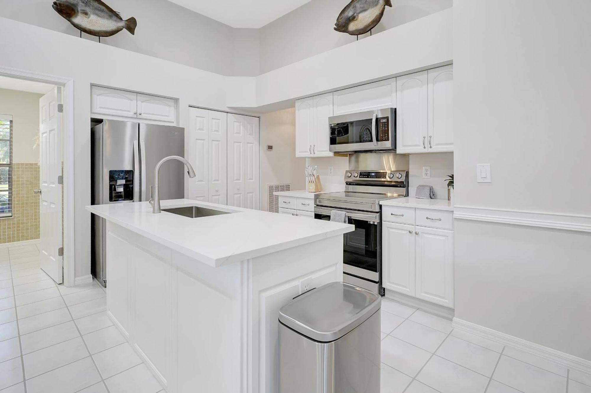 Live Like A Local Charming Pool In Berkshire Lakes * Naples