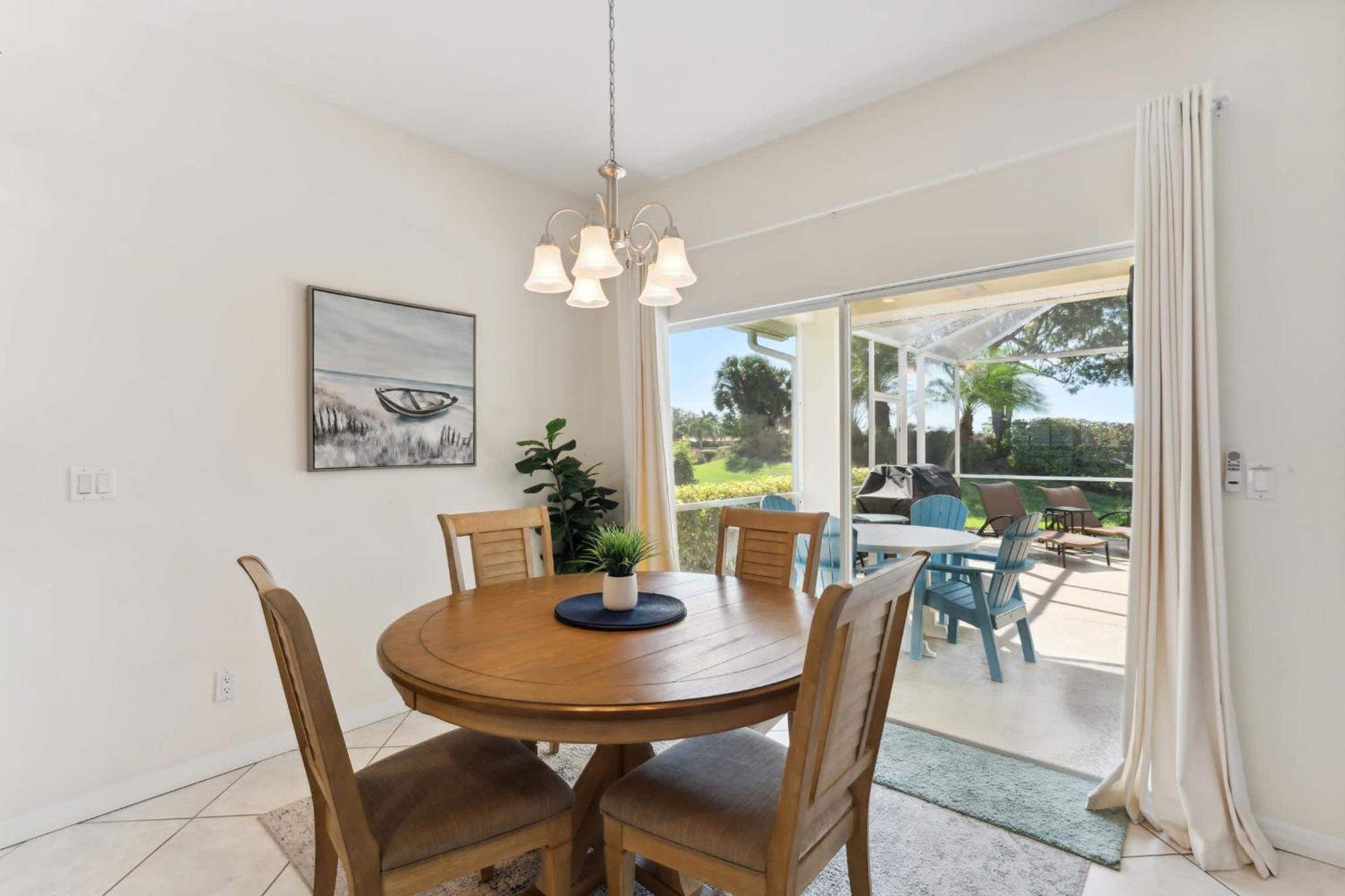 Poolside Bliss And A Family-friendly Oasis Holiday home Naples