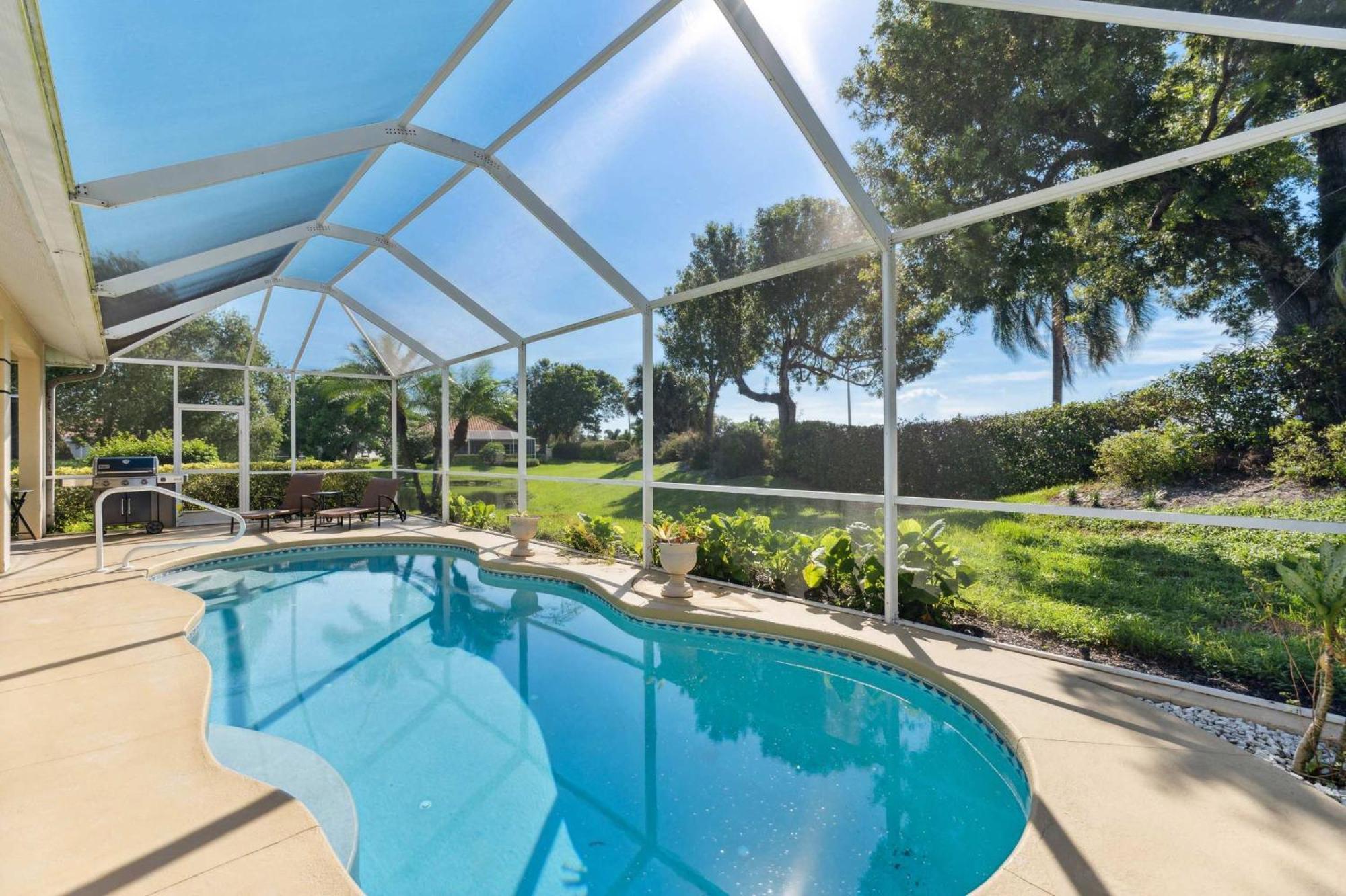 Holiday home Poolside Bliss And A Family-friendly Oasis
