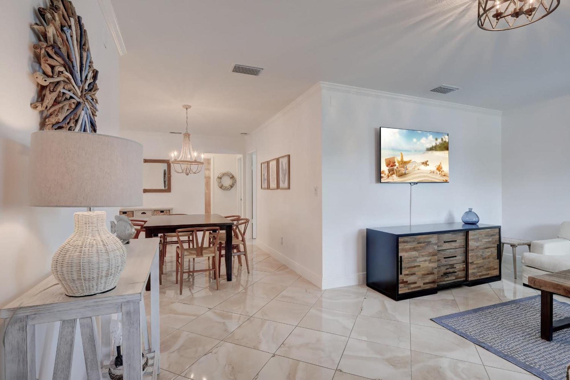 Quaint Florida Getaway Near Vanderbilt Naples