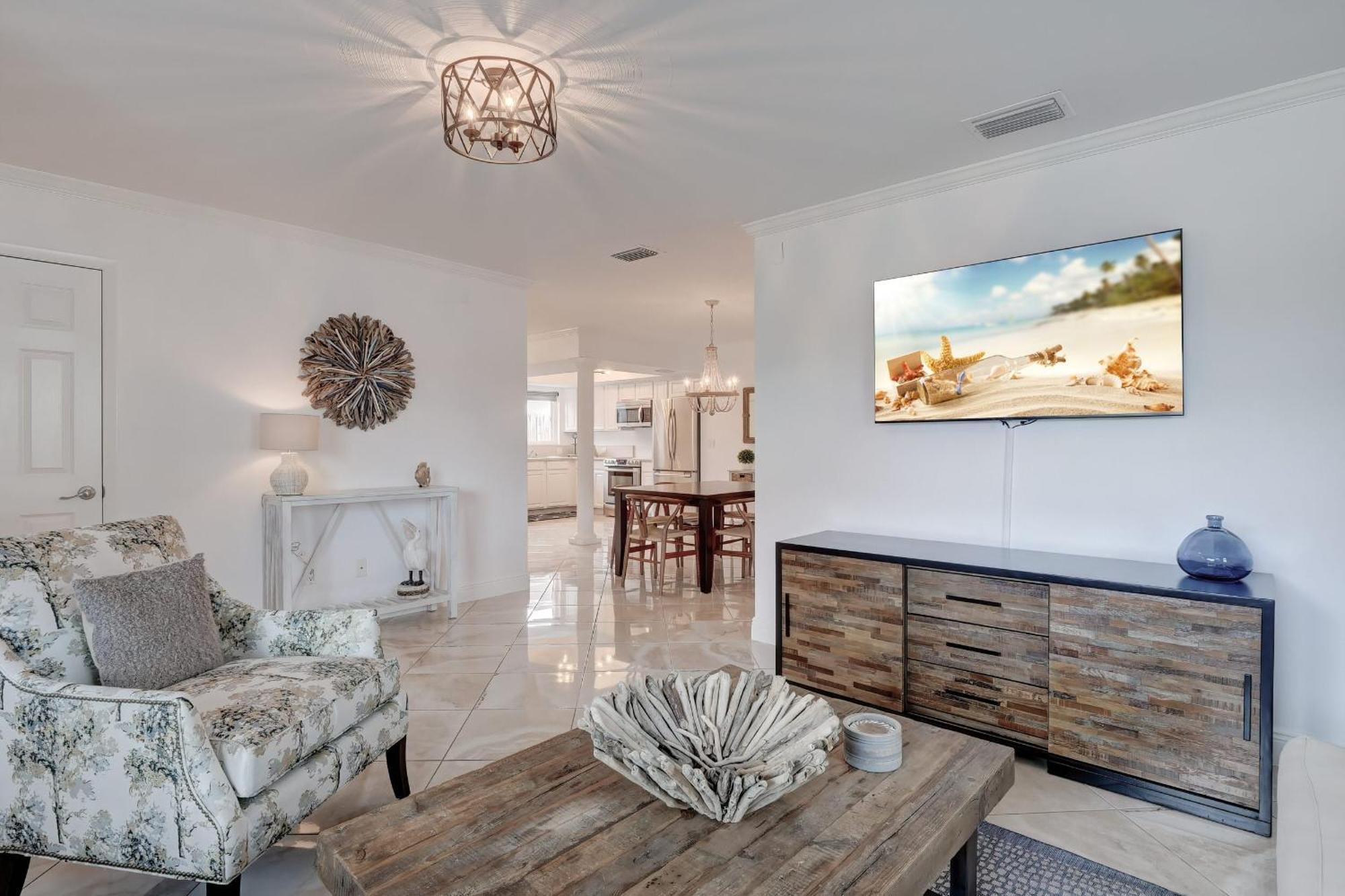 Quaint Florida Getaway Near Vanderbilt Naples