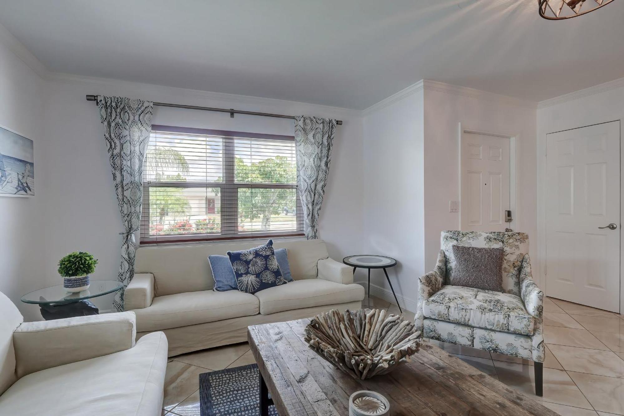 Quaint Florida Getaway Near Vanderbilt