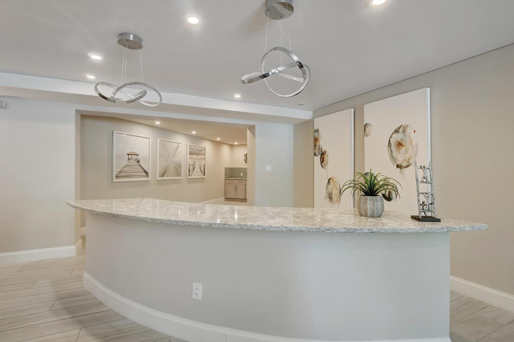 8th Floor Horizon House With Direct Access And Gulf Views *