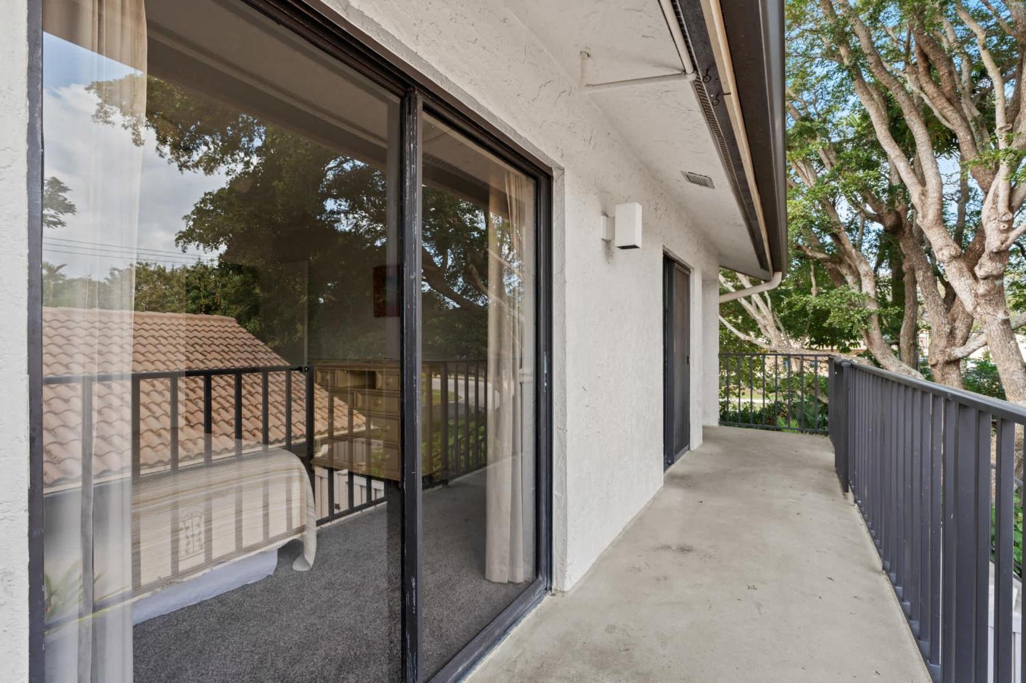 Completely Refurbished Centrally Located In Holiday home Naples