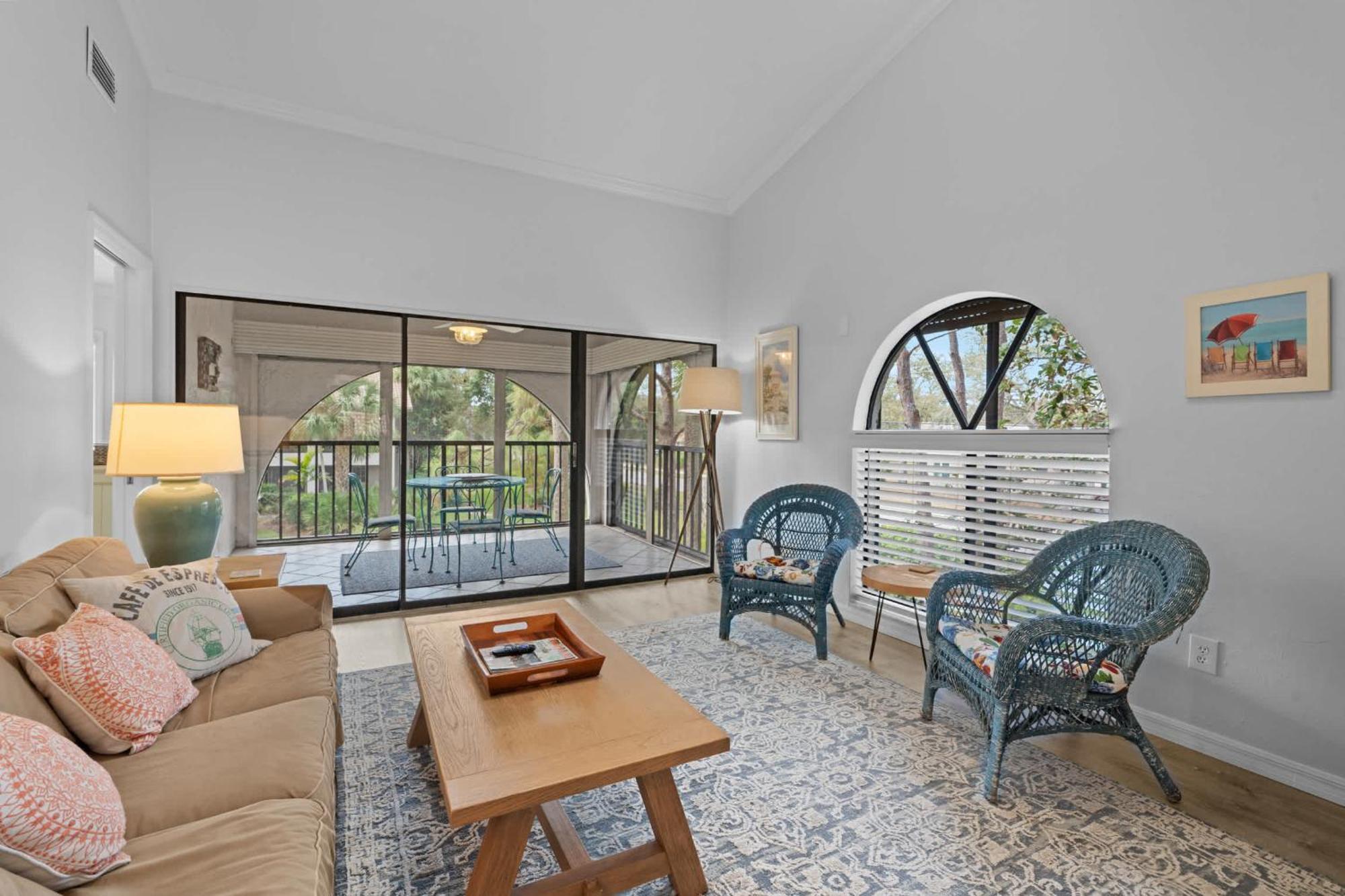 Completely Refurbished Centrally Located In Naples