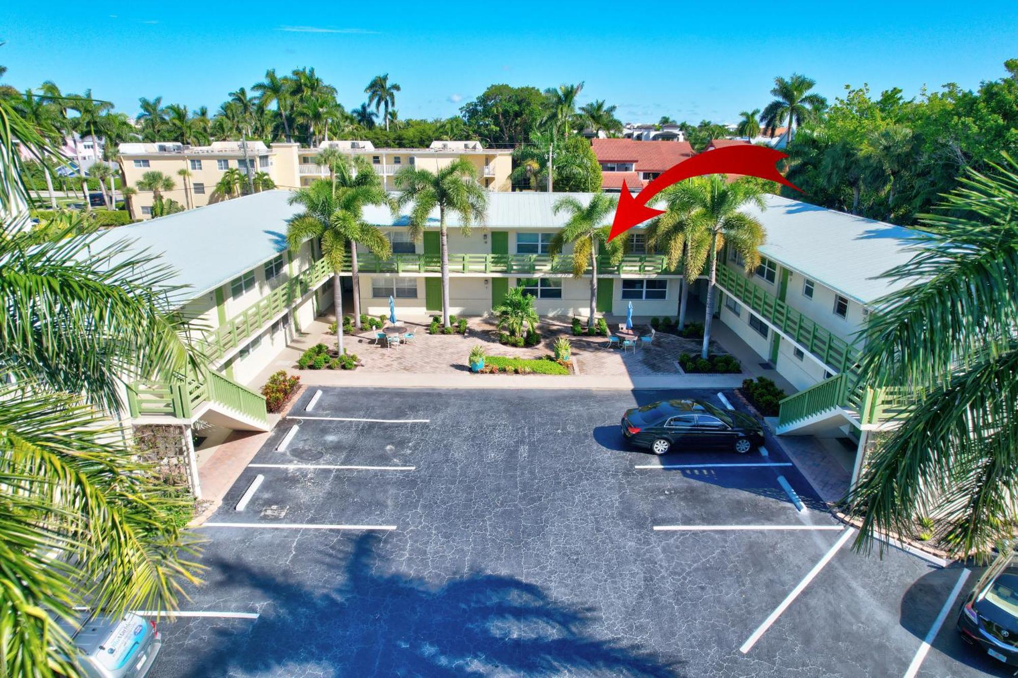 Walk To The And Downtown From Our Totally Upgraded Naples
