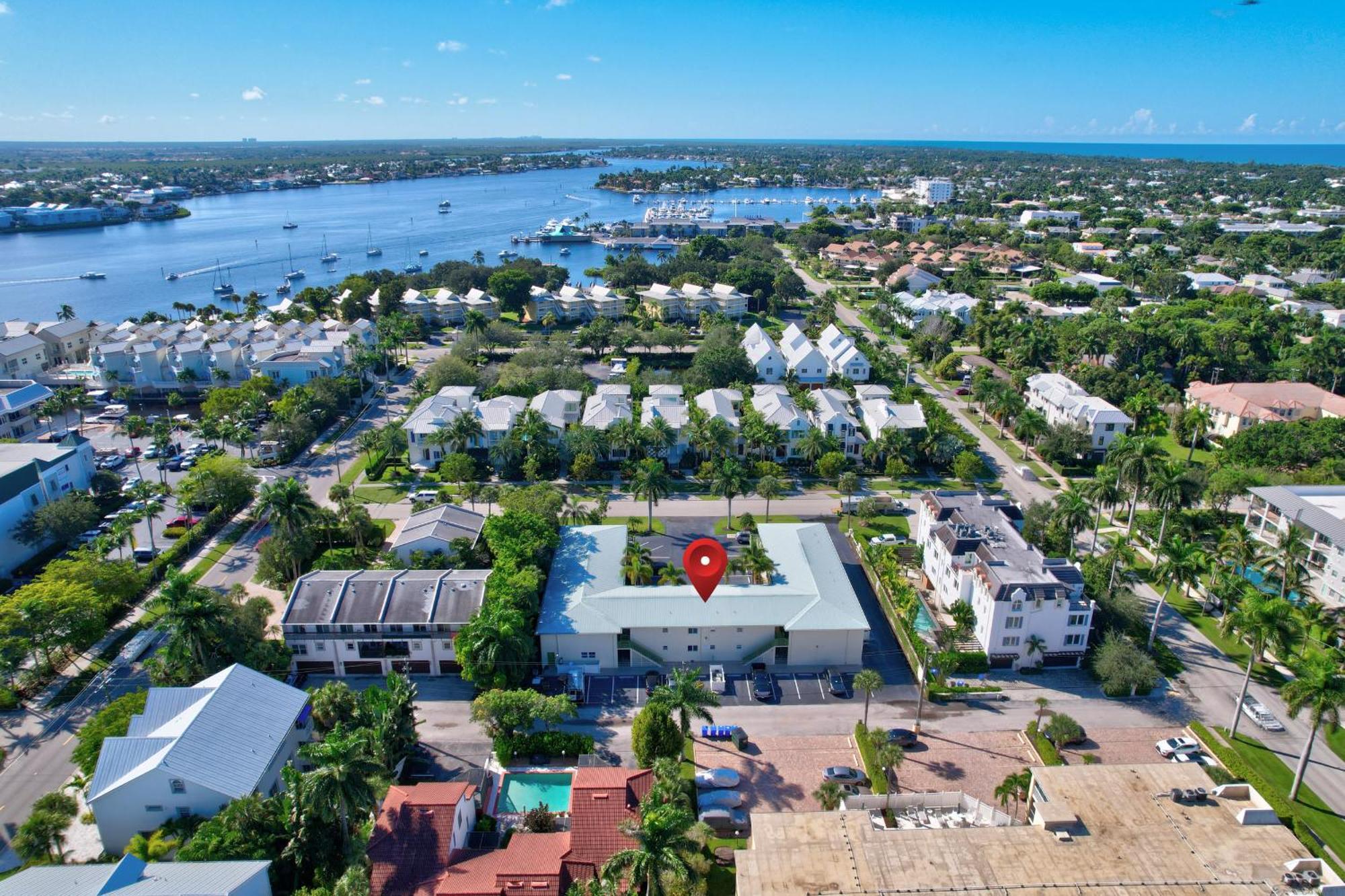 Walk To The And Downtown From Our Totally Upgraded Naples
