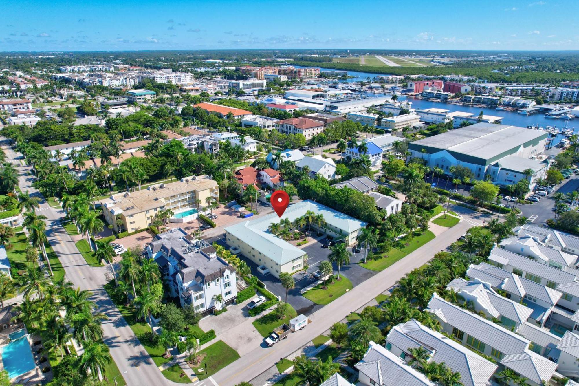 Walk To The And Downtown From Our Totally Upgraded Holiday home Naples
