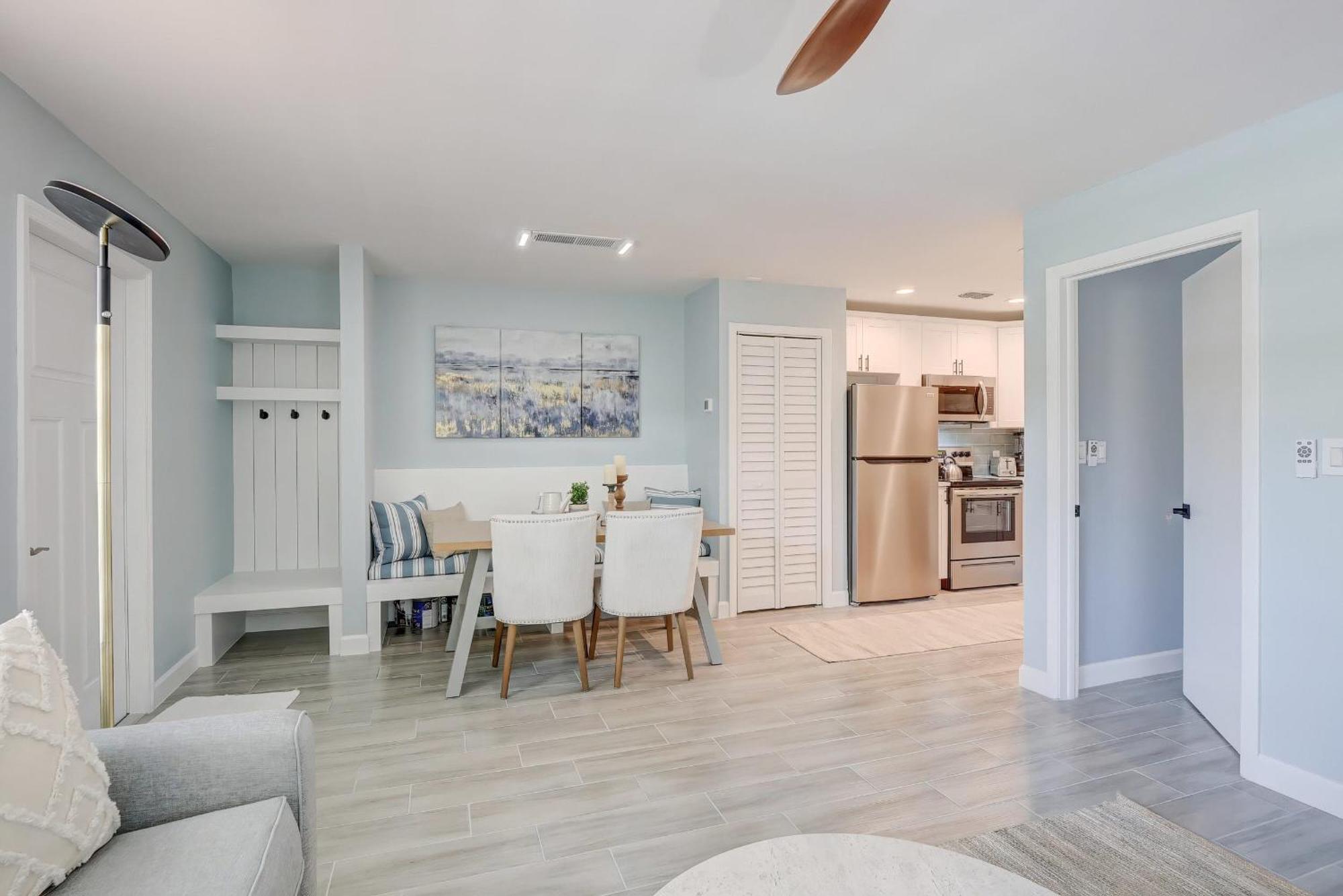 Walk To The And Downtown From Our Totally Upgraded Naples