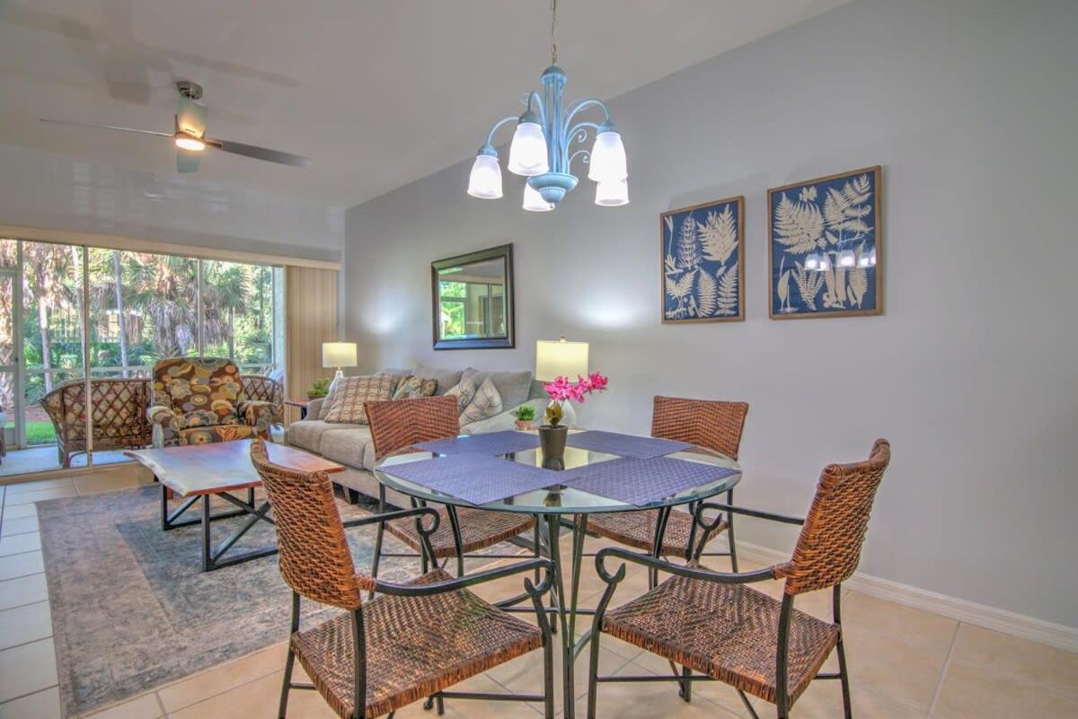 Holiday home Sunny Coral Falls With Vibrant Tropical Colors