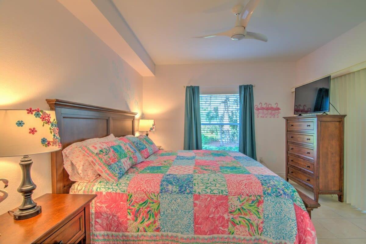 Sunny Coral Falls With Vibrant Tropical Colors Holiday home