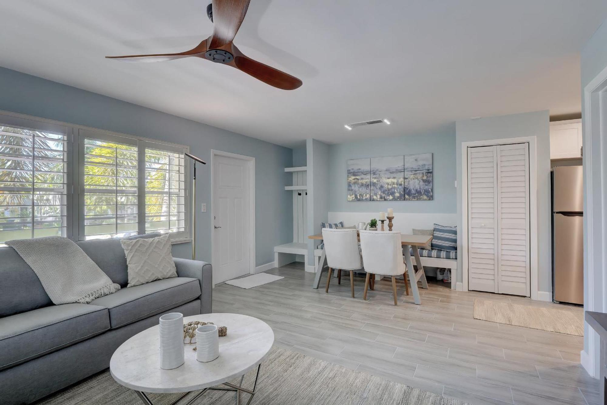 Walk To The And Downtown From Our Totally Upgraded Naples