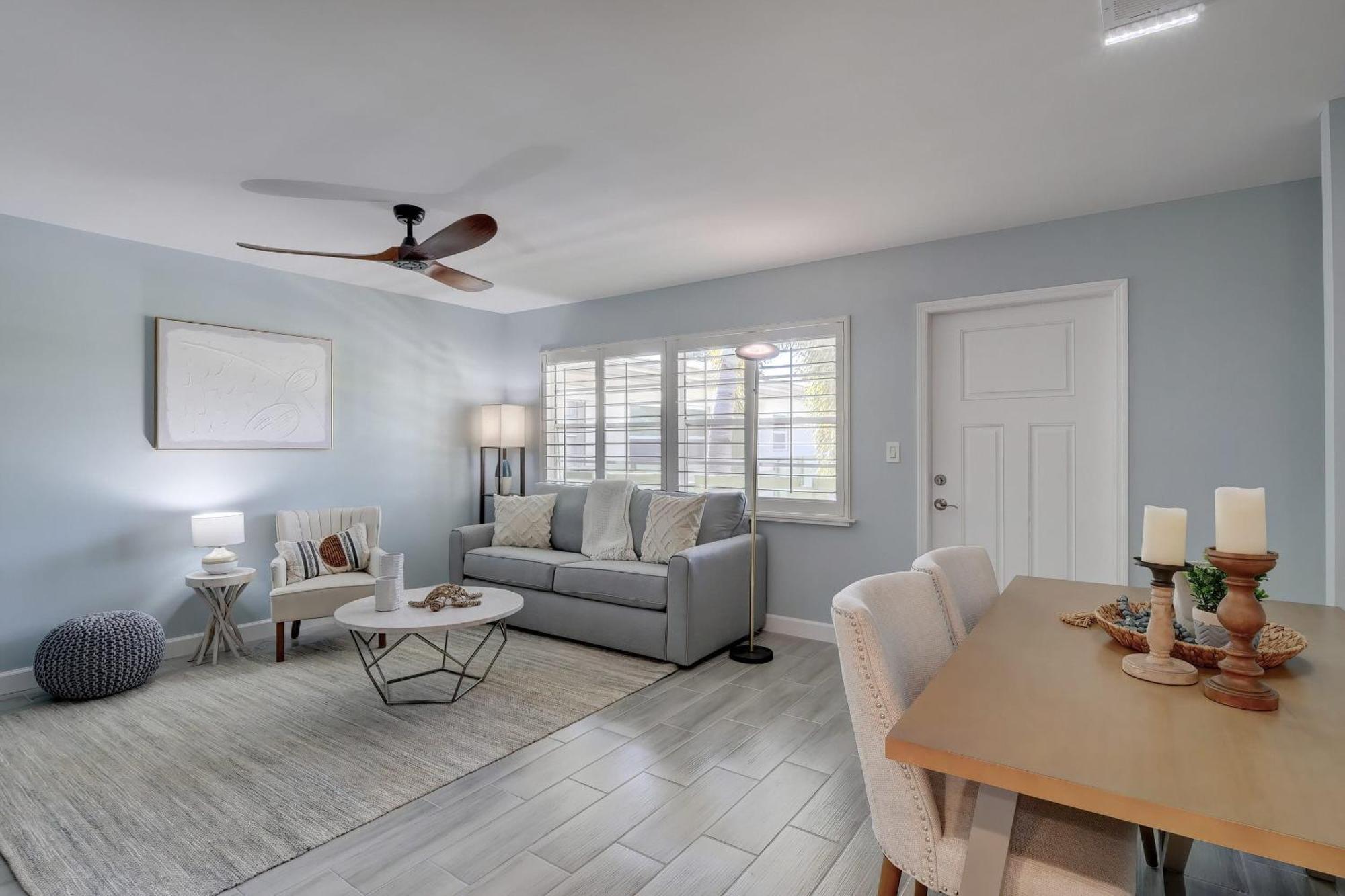 Walk To The And Downtown From Our Totally Upgraded Holiday home