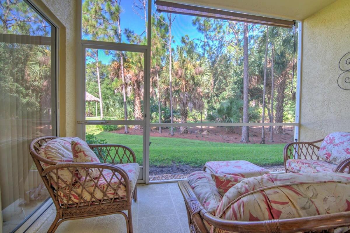 Sunny Coral Falls With Vibrant Tropical Colors Holiday home *