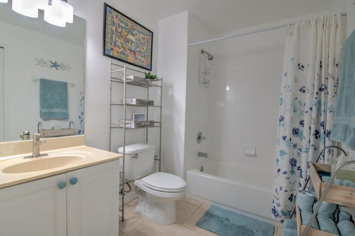 Holiday home Sunny Coral Falls With Vibrant Tropical Colors *