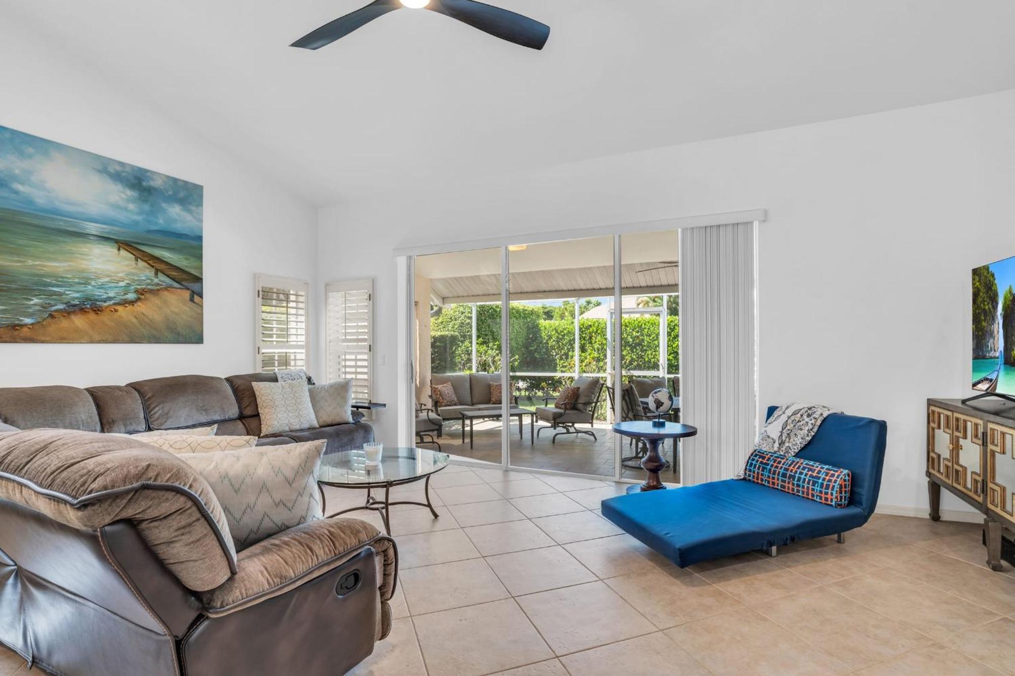 Charming With Large Lanai In Lakeside Of