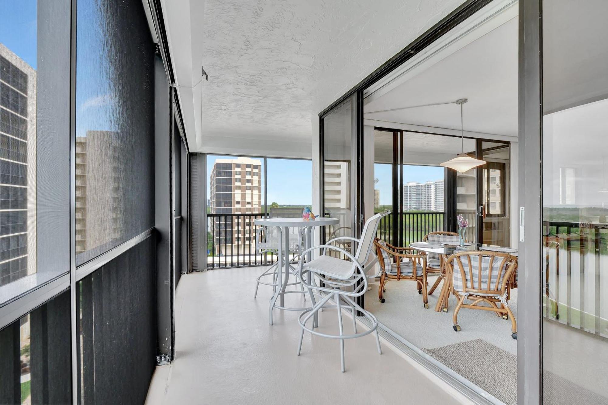 6th Floor End Unit -bay Side -with Gulf Views And Walk To Vanderbilt * Naples