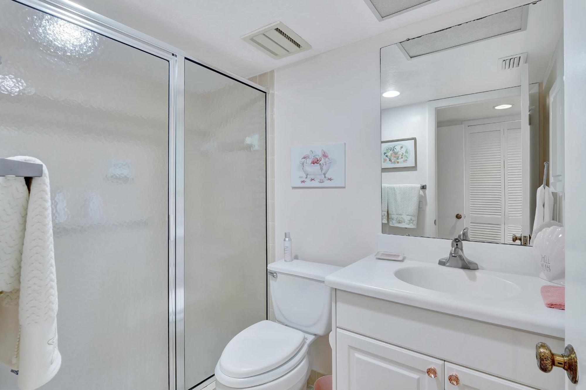6th Floor End Unit -bay Side -with Gulf Views And Walk To Vanderbilt Holiday home