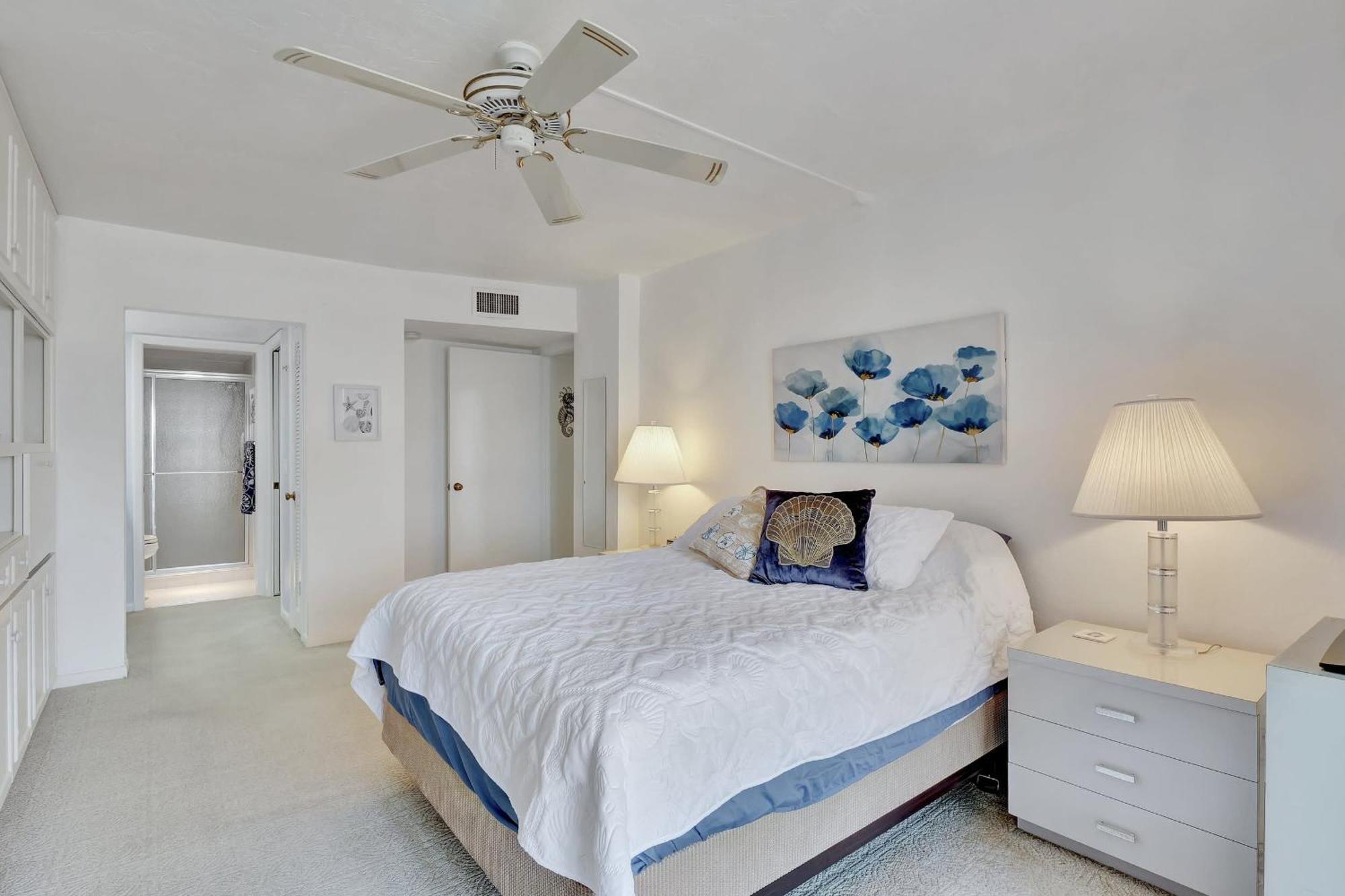Holiday home 6th Floor End Unit -bay Side -with Gulf Views And Walk To Vanderbilt *