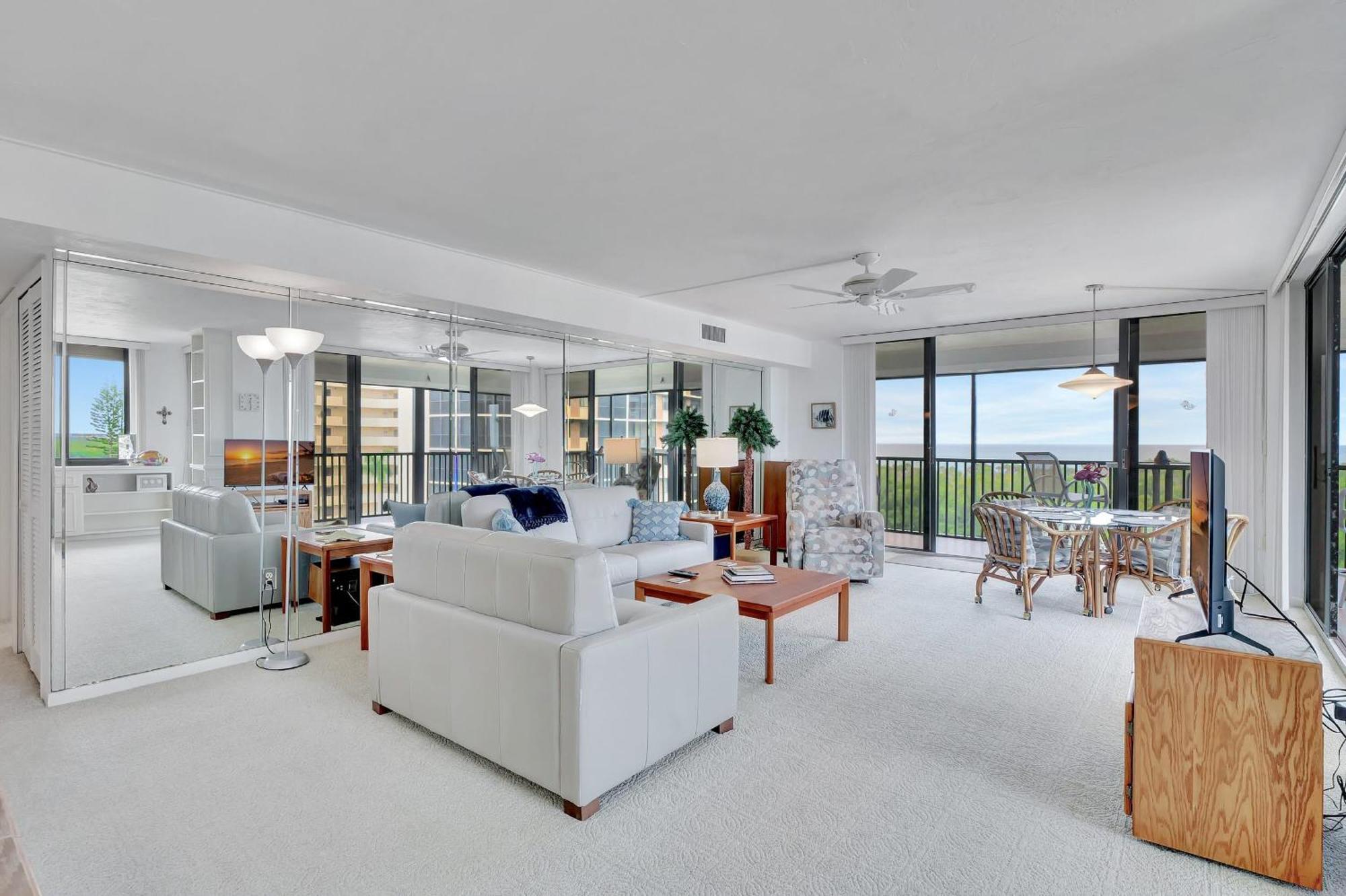 6th Floor End Unit -bay Side -with Gulf Views And Walk To Vanderbilt Naples
