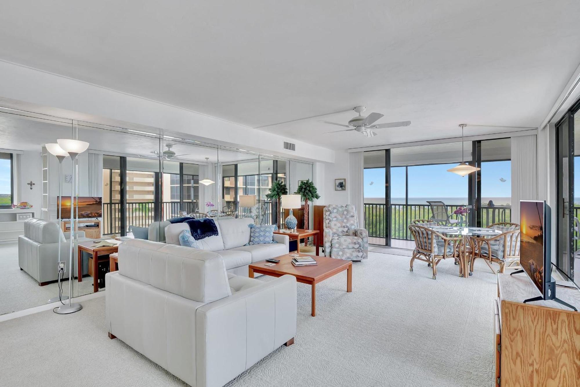 6th Floor End Unit -bay Side -with Gulf Views And Walk To Vanderbilt Holiday home