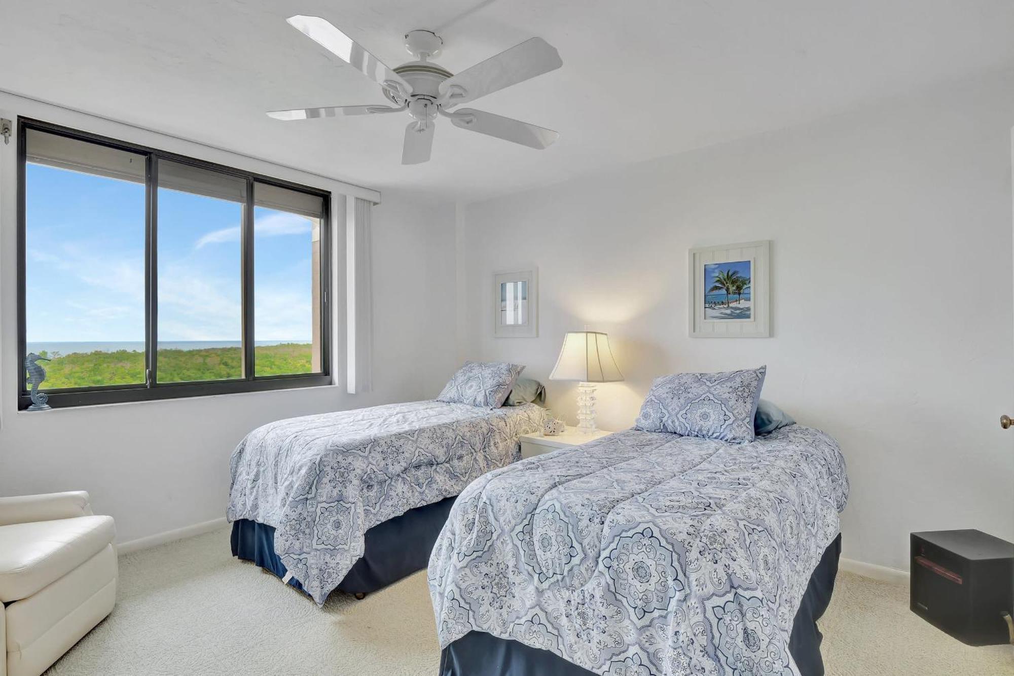 Holiday home 6th Floor End Unit -bay Side -with Gulf Views And Walk To Vanderbilt Naples