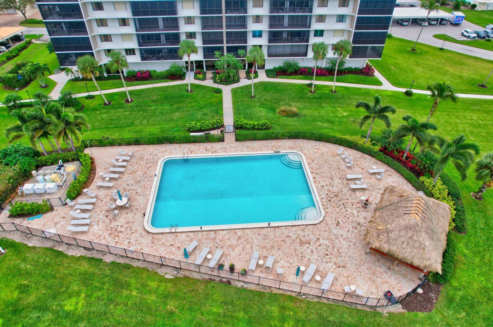 Holiday home 6th Floor End Unit -bay Side -with Gulf Views And Walk To Vanderbilt *