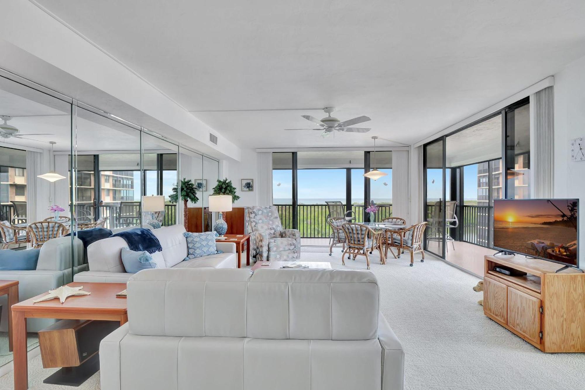 Holiday home 6th Floor End Unit -bay Side -with Gulf Views And Walk To Vanderbilt Naples