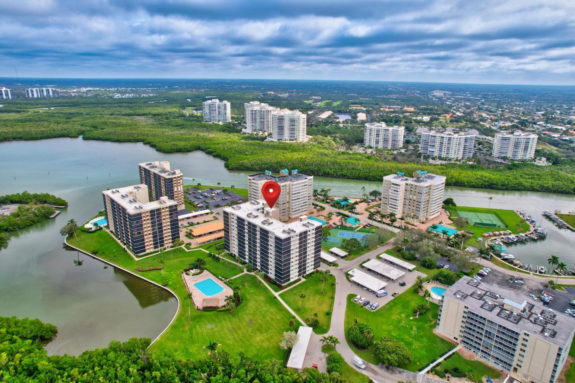 6th Floor End Unit -bay Side -with Gulf Views And Walk To Vanderbilt Naples