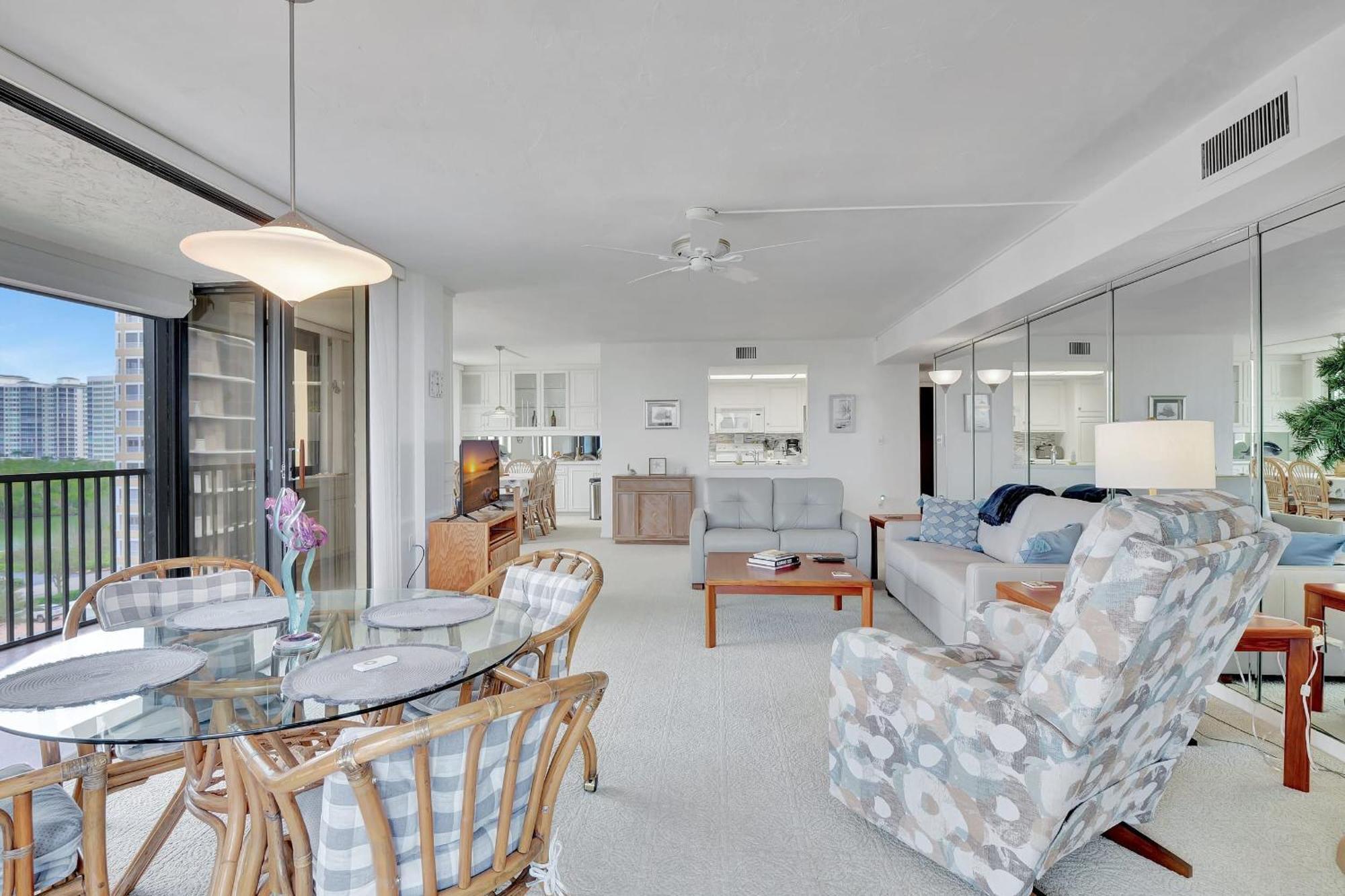 Holiday home 6th Floor End Unit -bay Side -with Gulf Views And Walk To Vanderbilt Naples