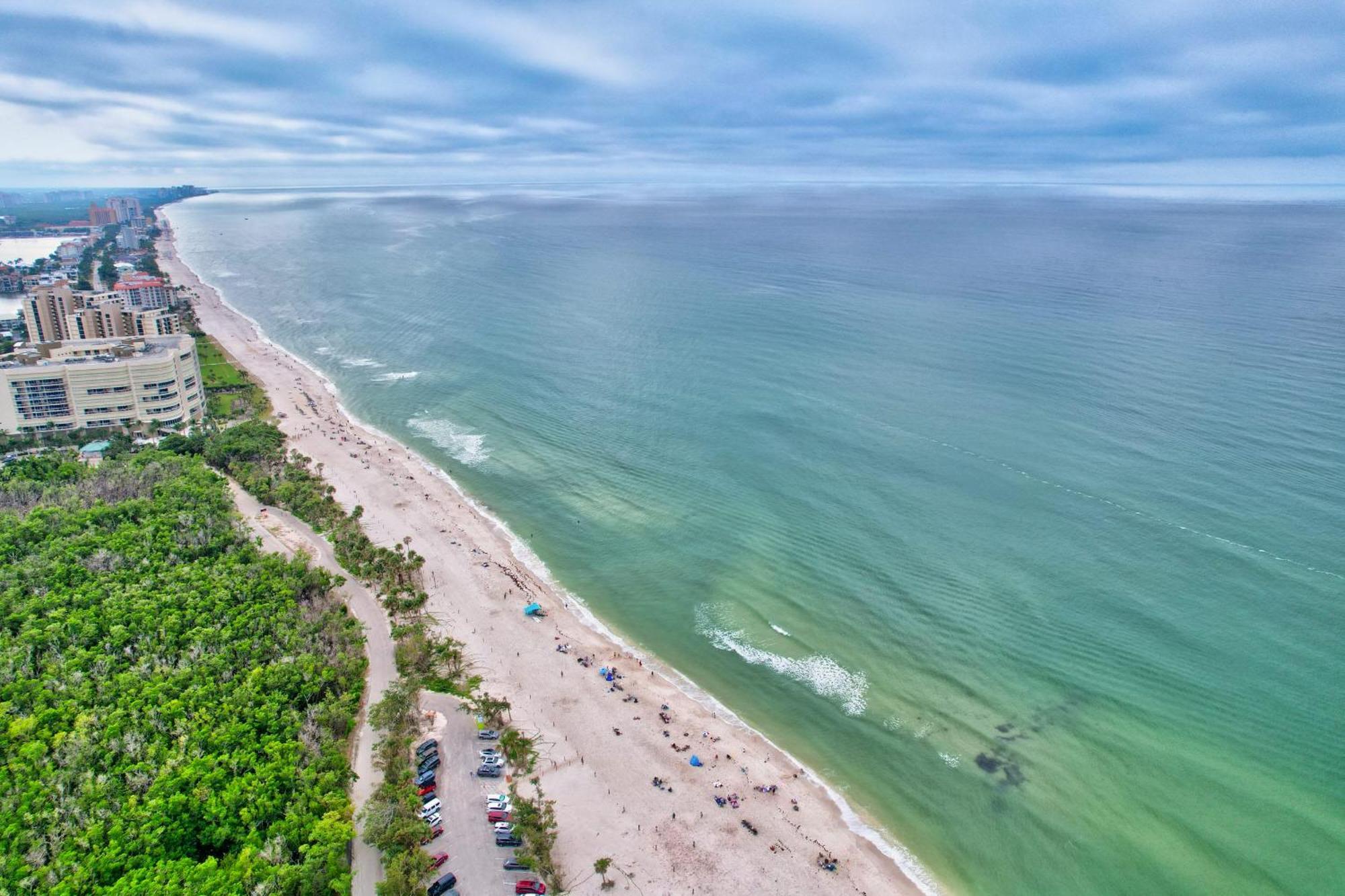 6th Floor End Unit -bay Side -with Gulf Views And Walk To Vanderbilt * Naples