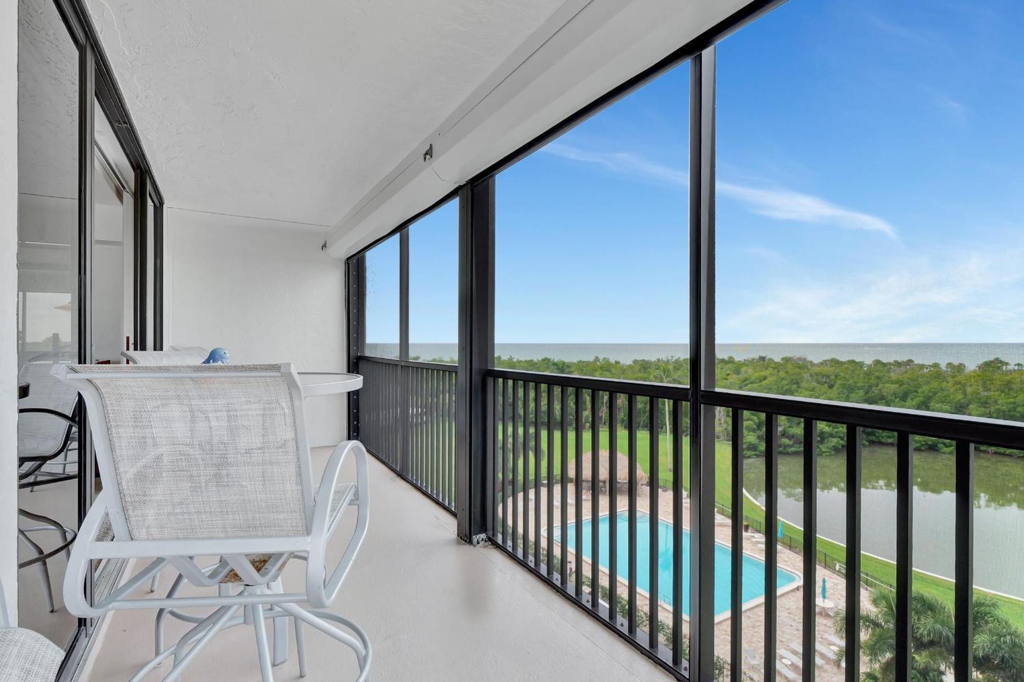 Holiday home 6th Floor End Unit -bay Side -with Gulf Views And Walk To Vanderbilt *
